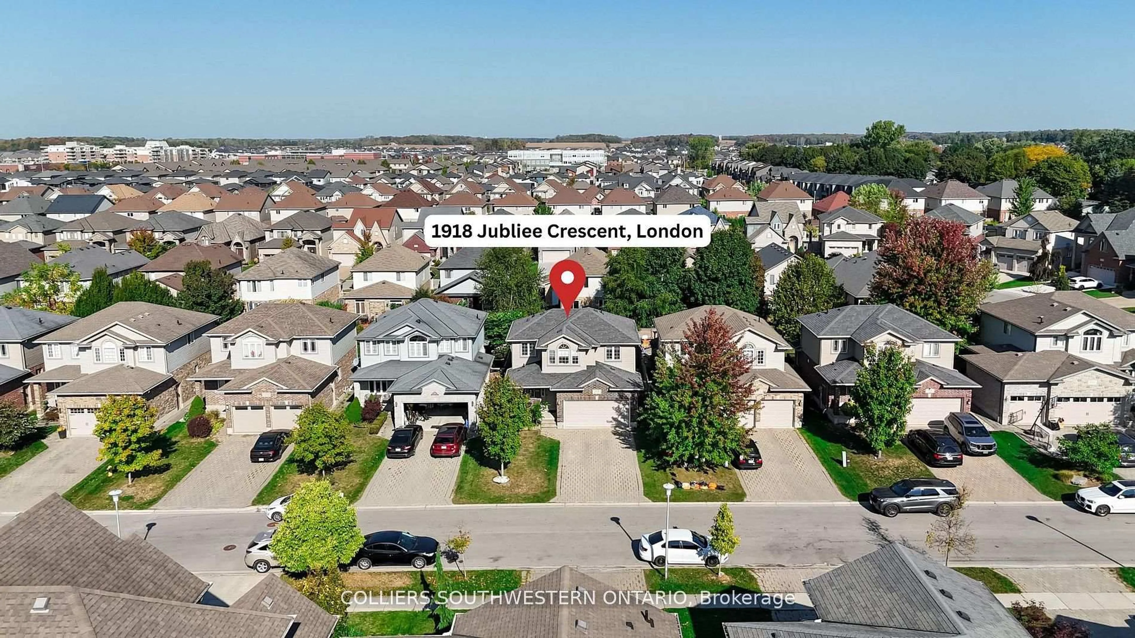 A pic from outside/outdoor area/front of a property/back of a property/a pic from drone, street for 1918 Jubilee Cres, London North Ontario N6G 0H6
