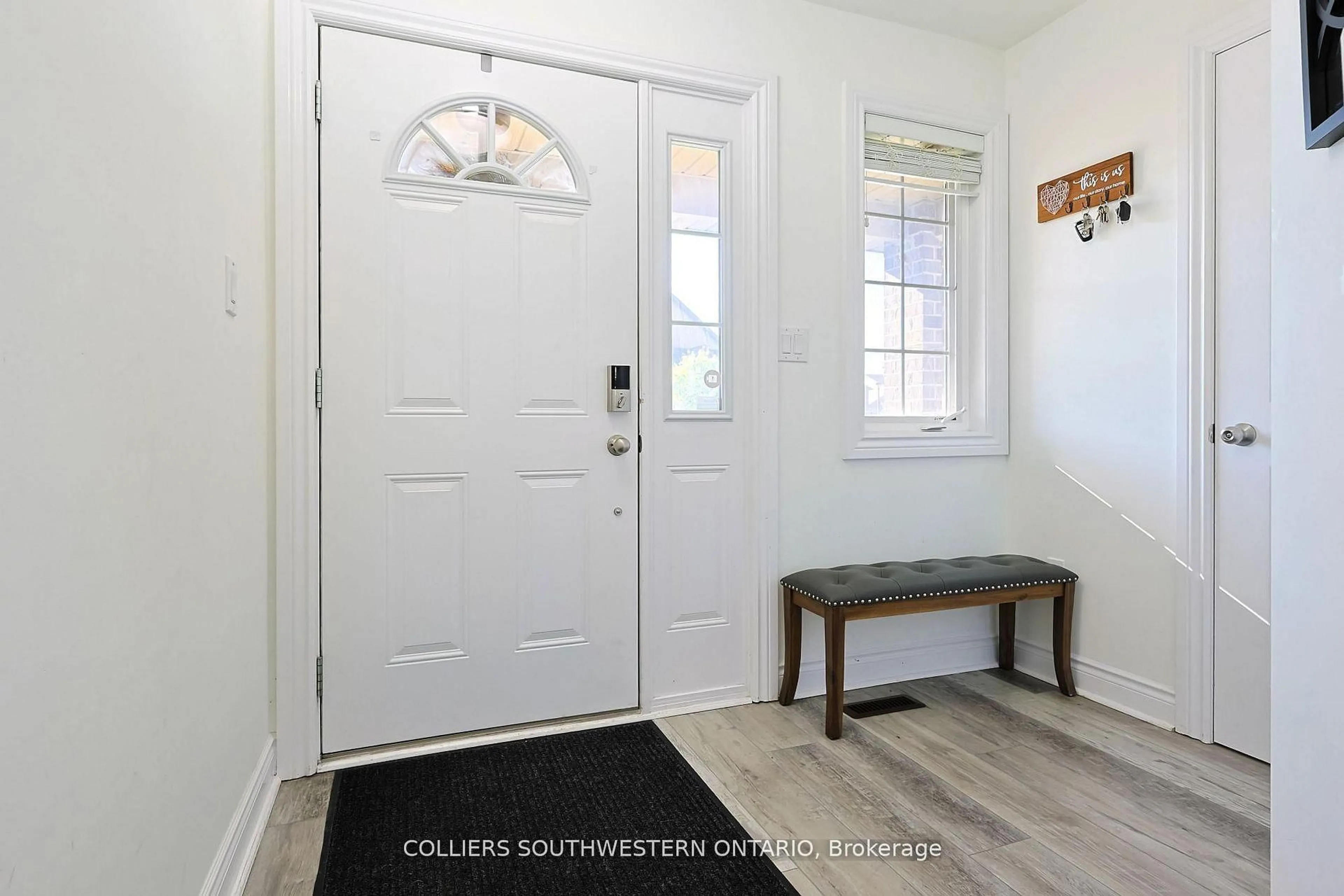 Indoor entryway for 1918 Jubilee Cres, London North Ontario N6G 0H6