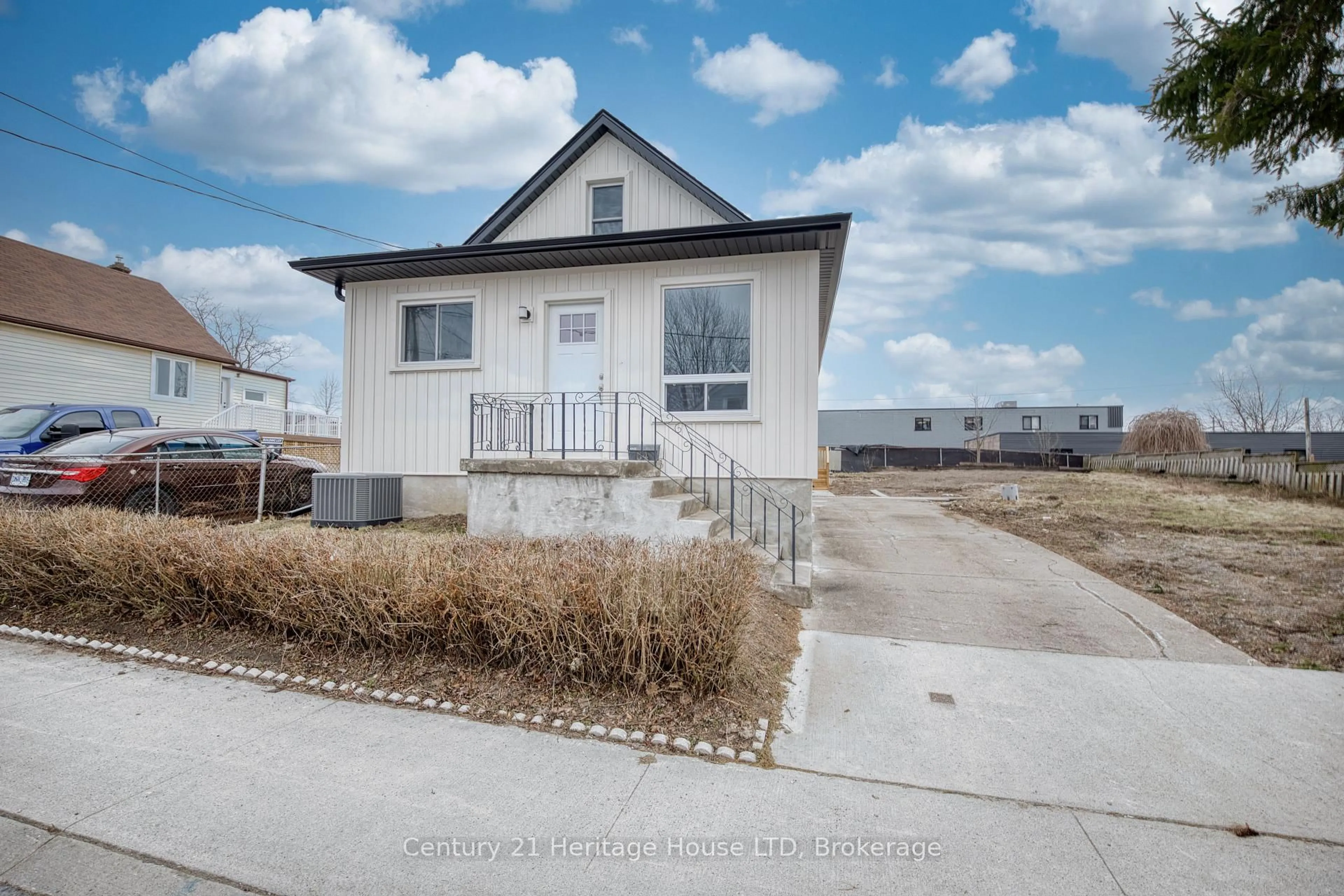 Home with vinyl exterior material, street for 64 Patricia St, Thorold Ontario L2V 3W1