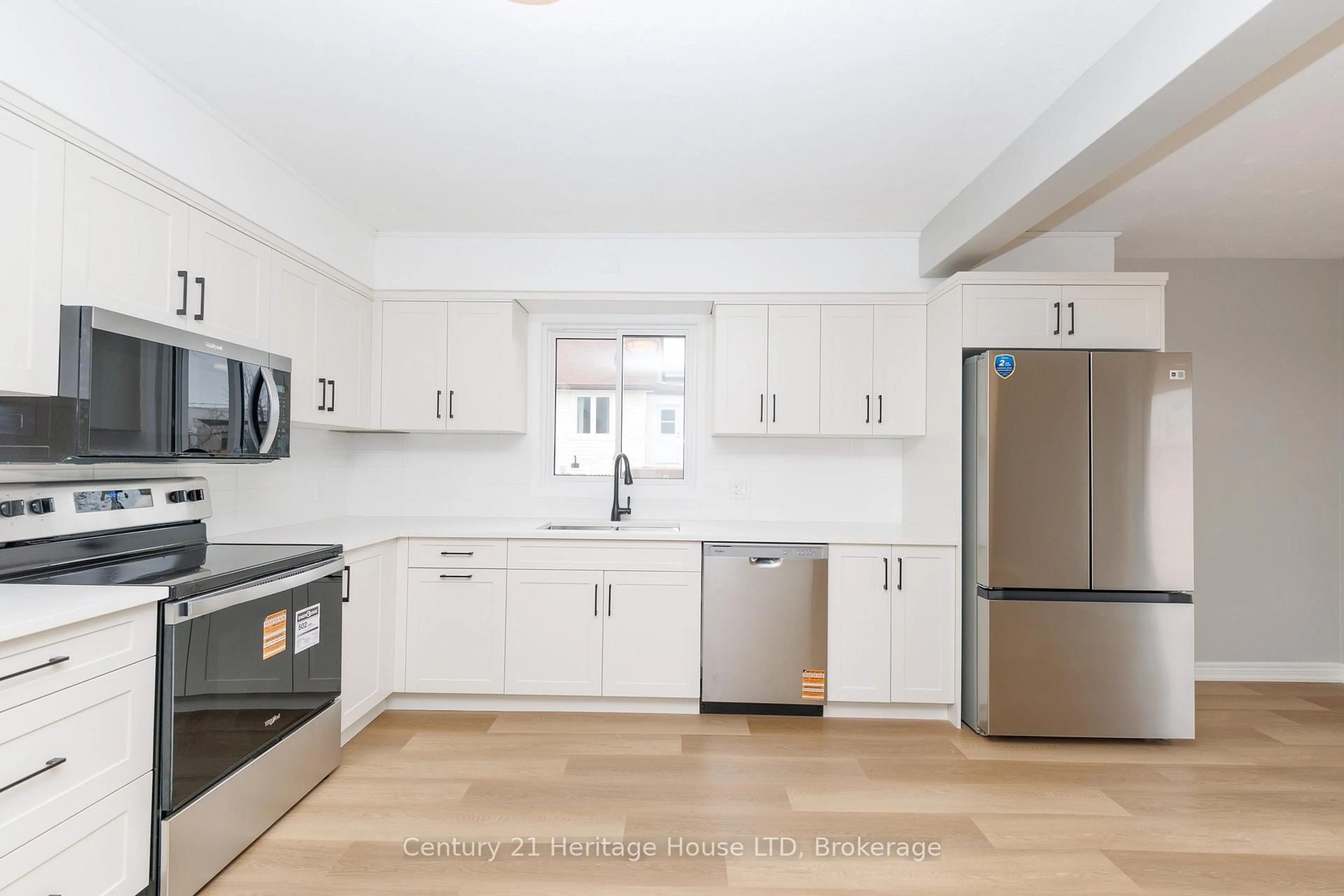 Open concept kitchen, unknown for 64 Patricia St, Thorold Ontario L2V 3W1