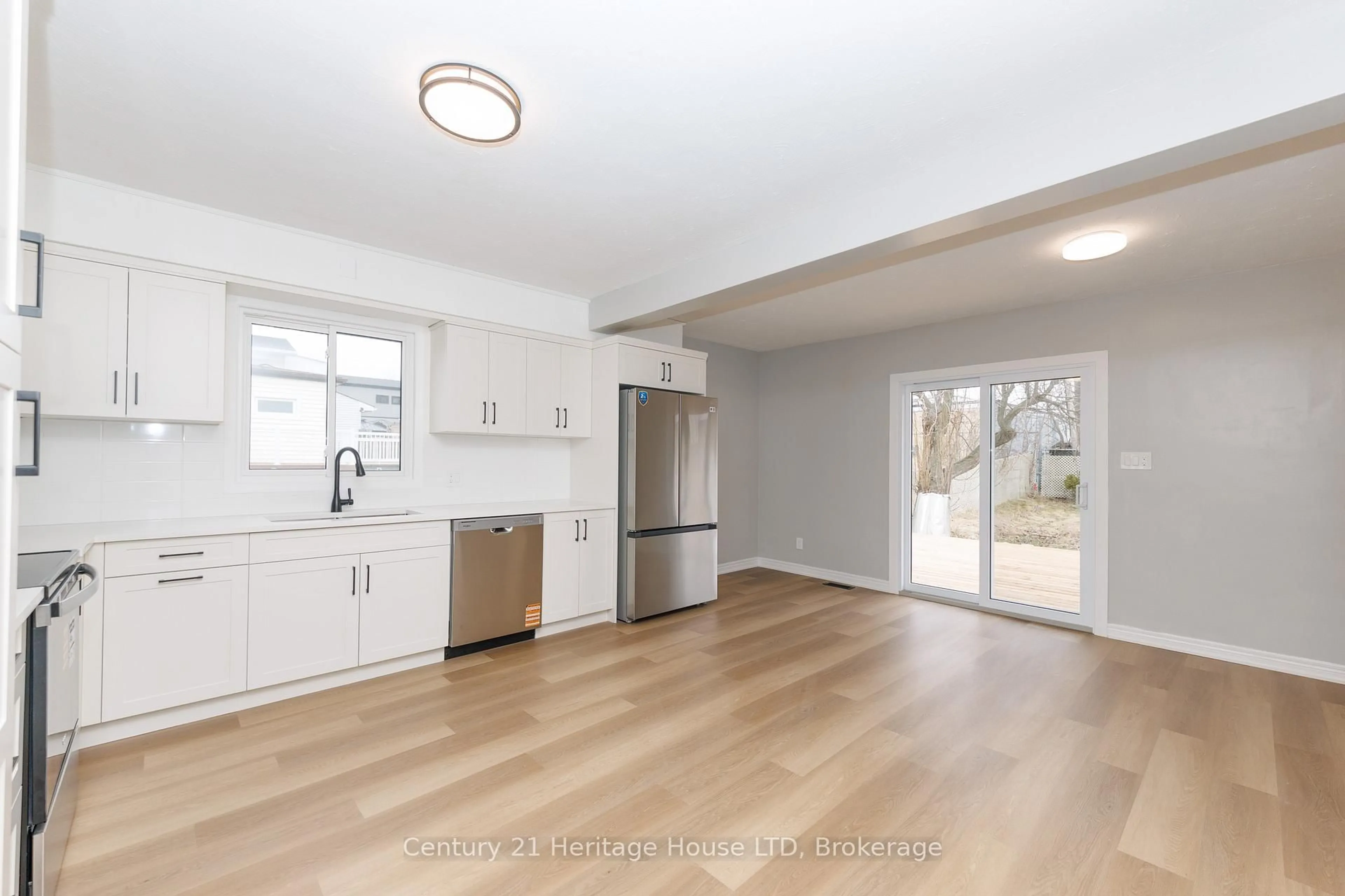 Open concept kitchen, unknown for 64 Patricia St, Thorold Ontario L2V 3W1