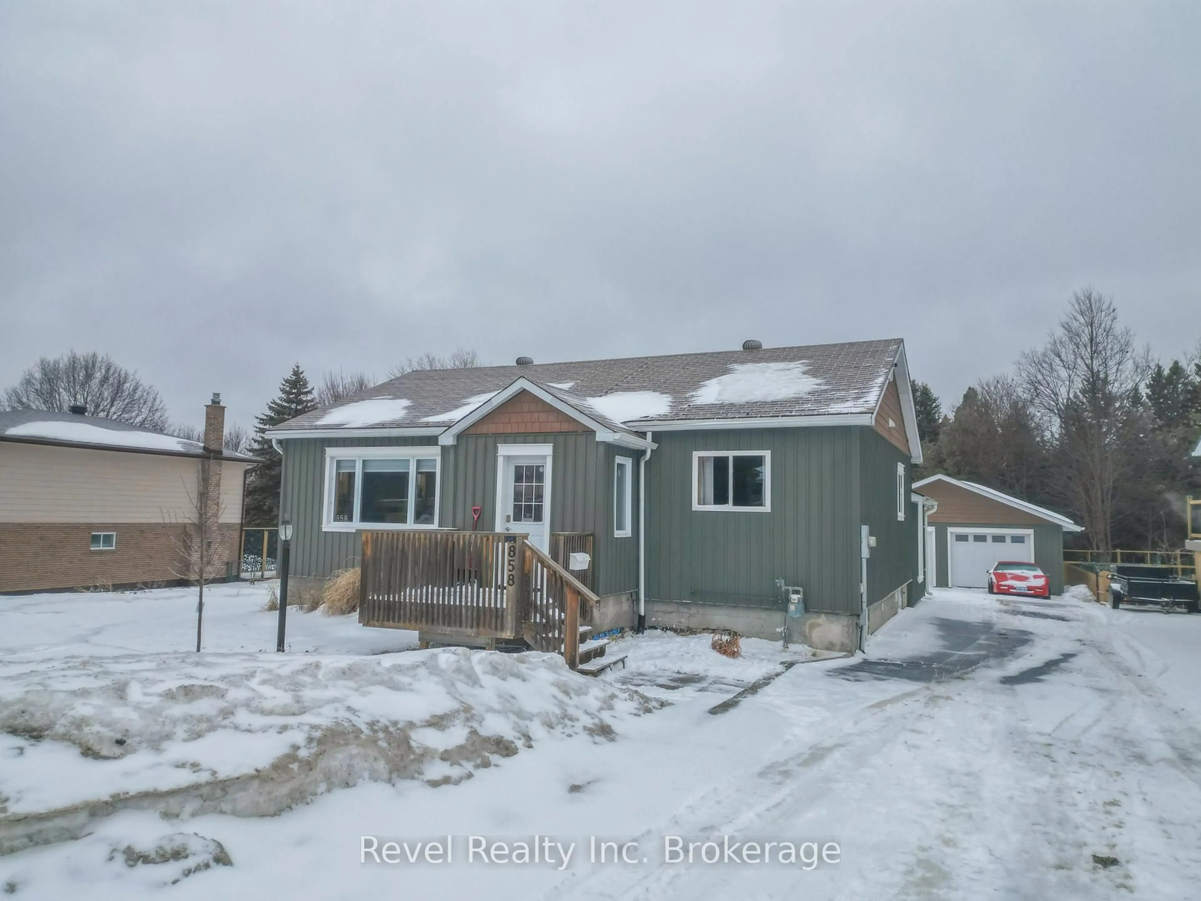 Unknown for 858 Airport Rd, North Bay Ontario P1C 1A2