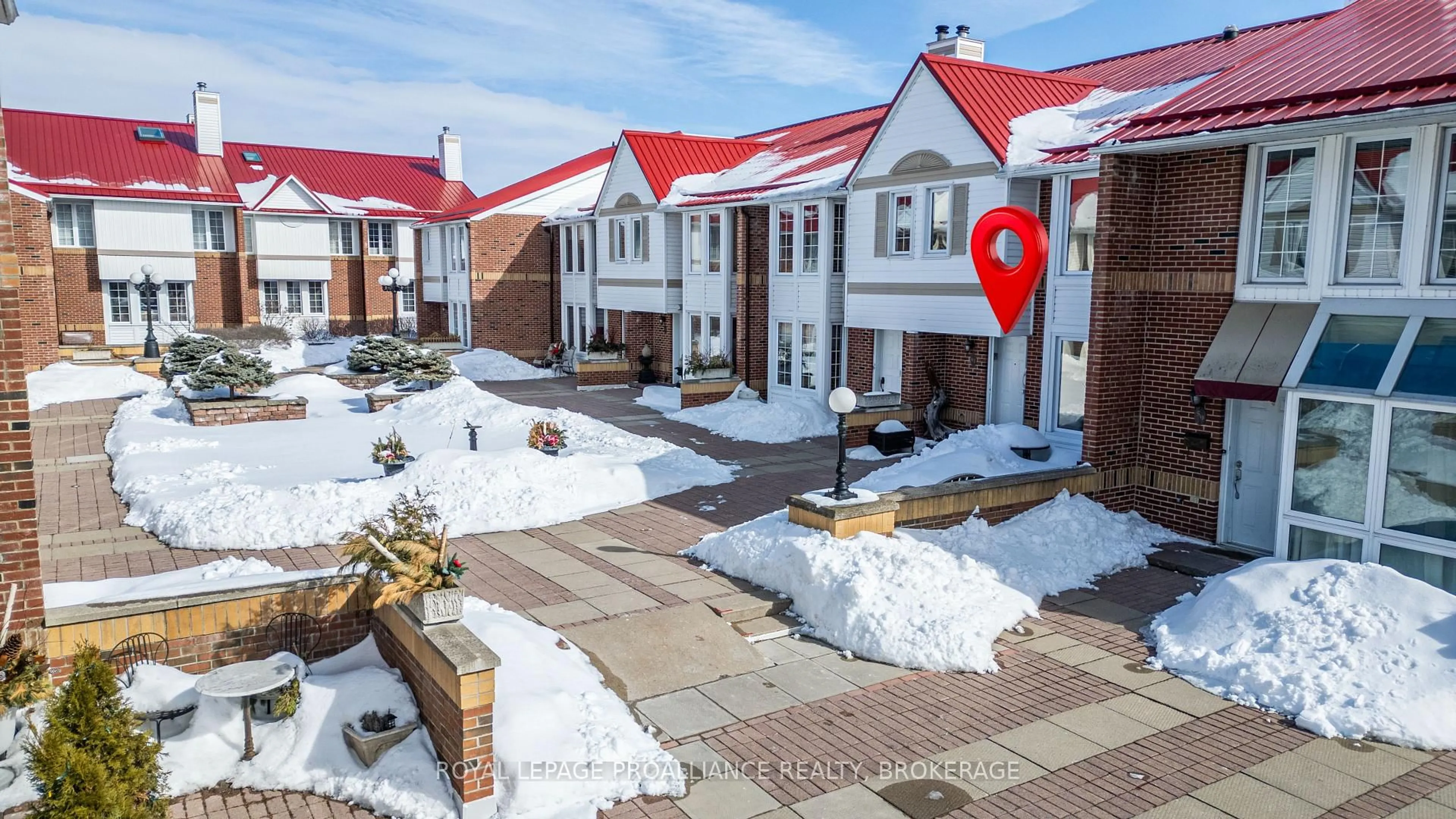 A pic from outside/outdoor area/front of a property/back of a property/a pic from drone, unknown for 1 Place D'armes #61, Kingston Ontario K7K 6S3