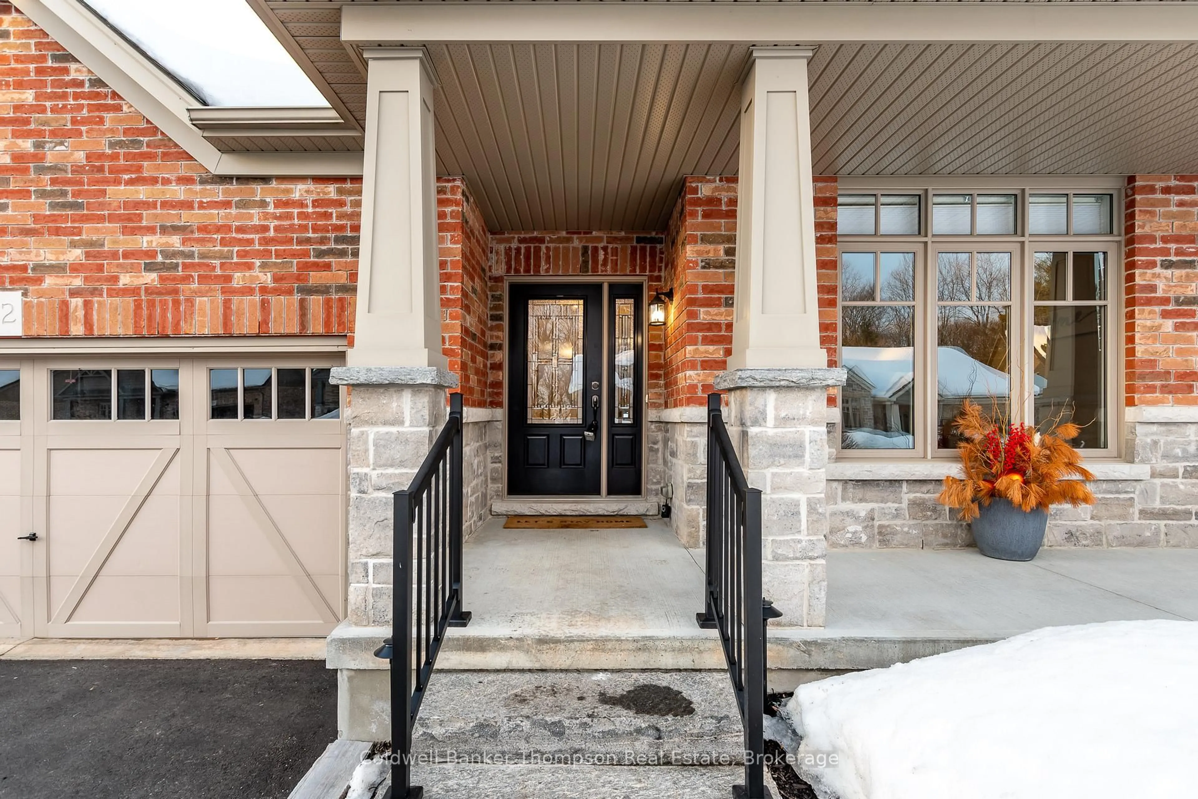Indoor entryway for 32 Prestwick Dr, Huntsville Ontario P1H 0C2