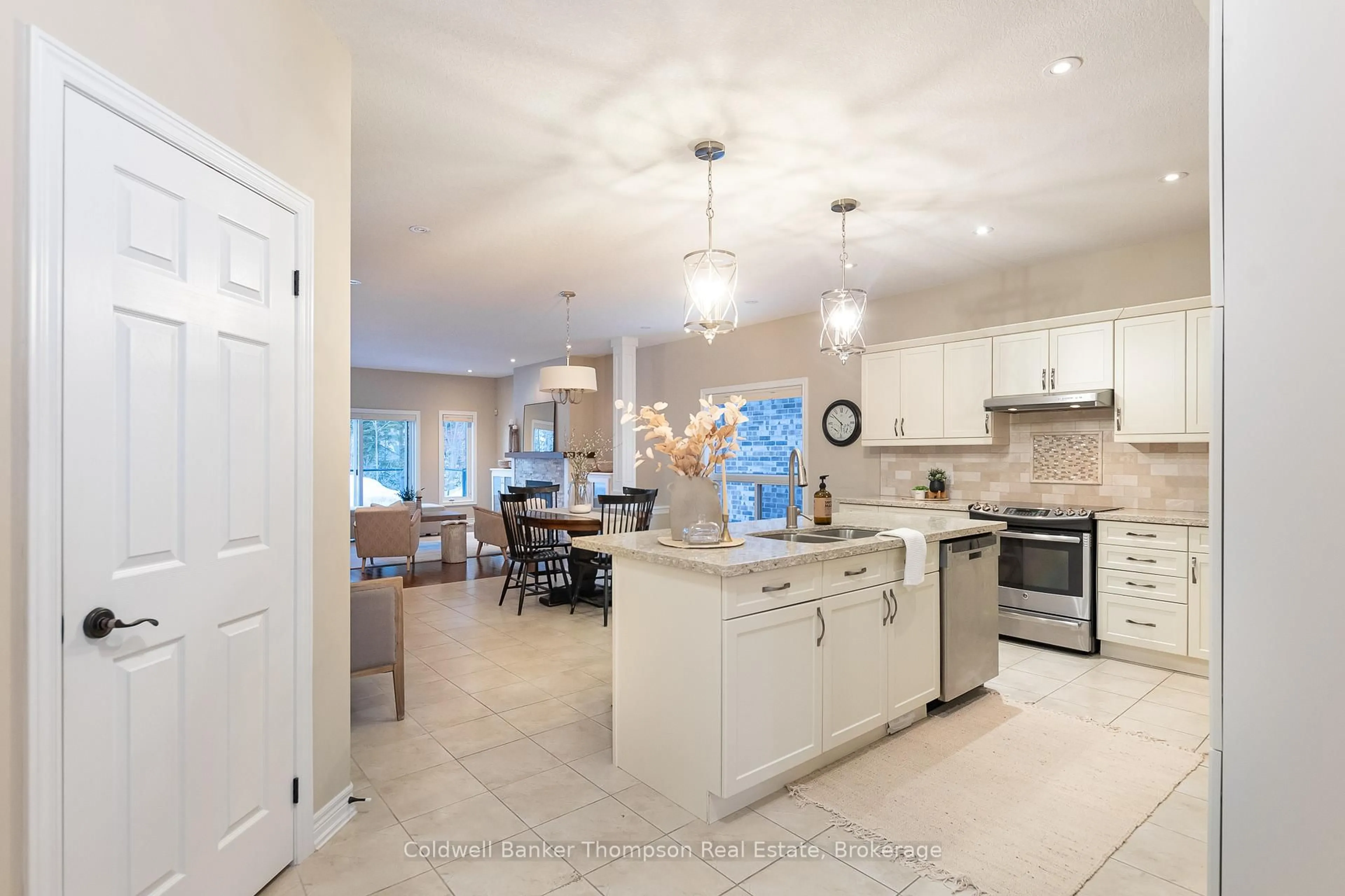 Open concept kitchen, ceramic/tile floor for 32 Prestwick Dr, Huntsville Ontario P1H 0C2