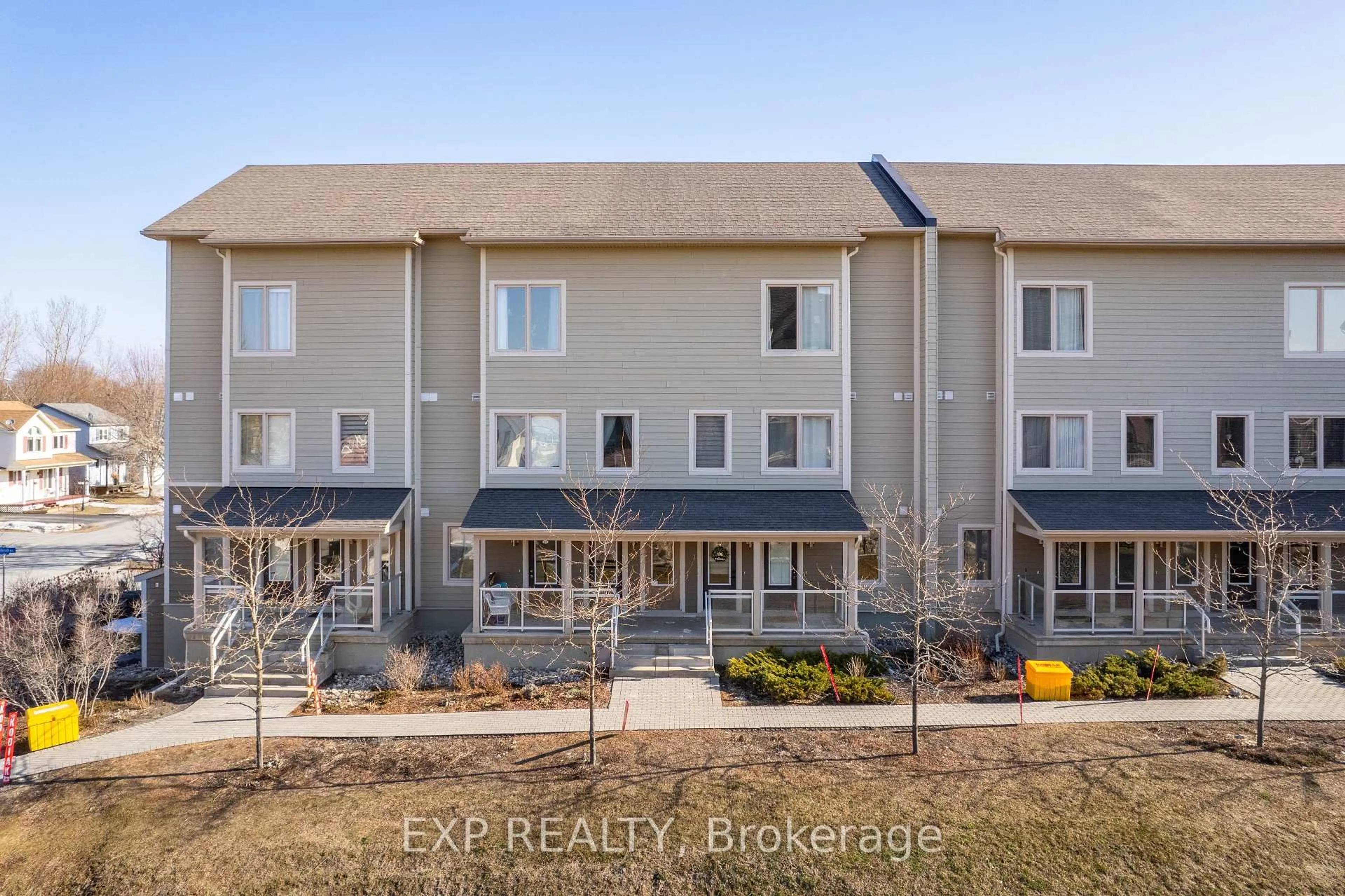 A pic from outside/outdoor area/front of a property/back of a property/a pic from drone, unknown for 28 Meach Private, Stittsville Ontario K2S 0T8