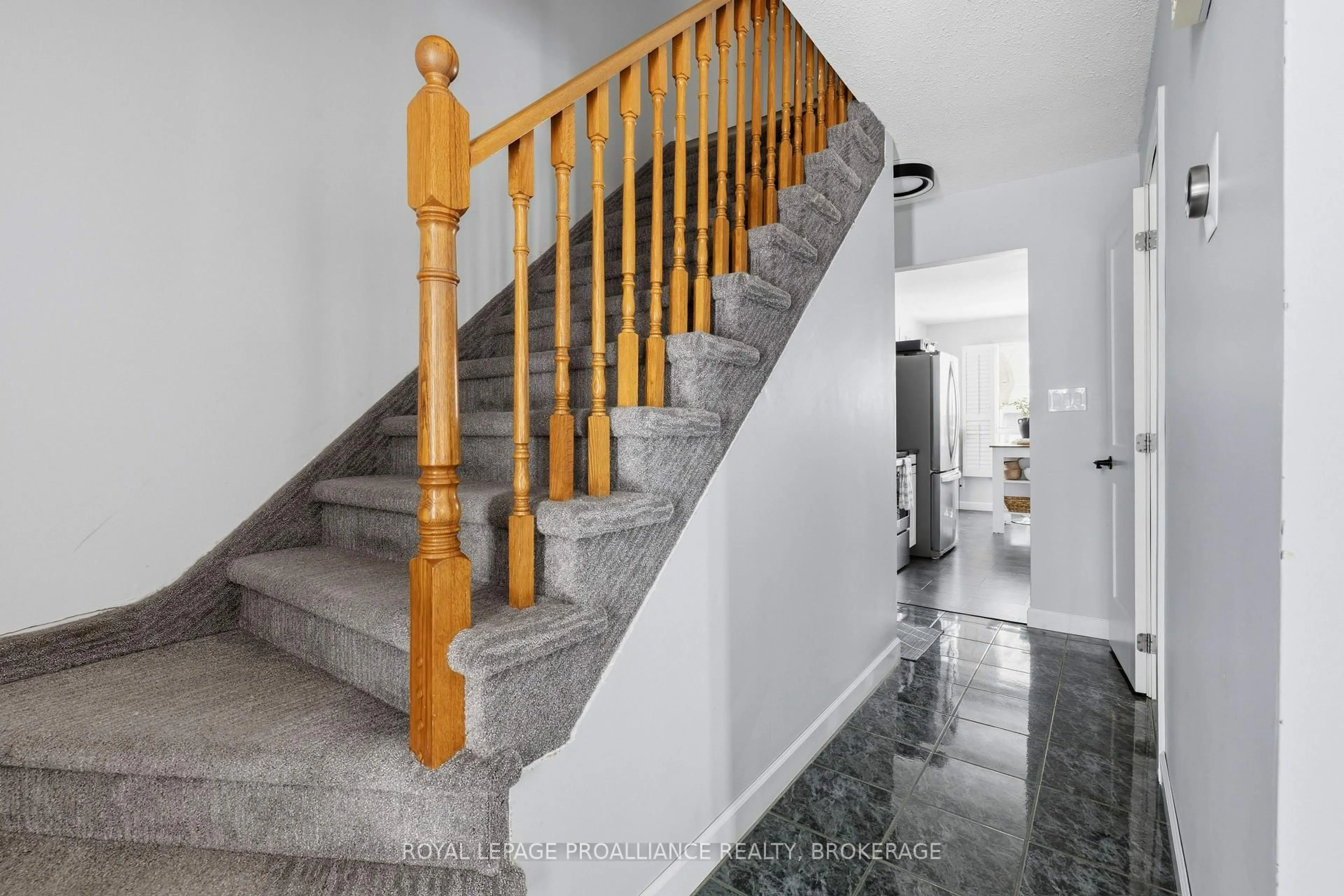 Stairs for 789 Strand Blvd, Kingston Ontario K7P 2C3