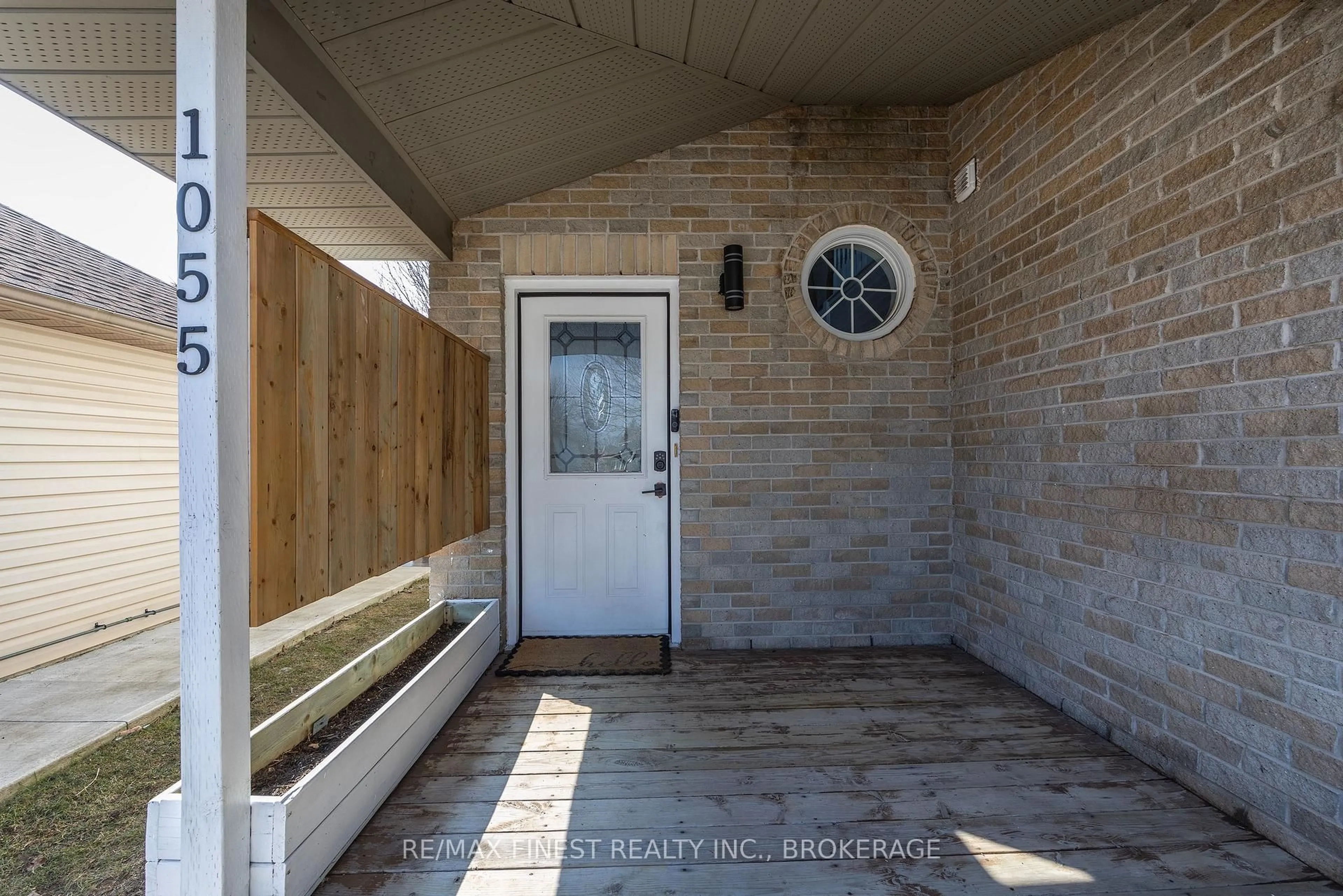 Indoor entryway for 1055 Springfield Dr, Kingston Ontario K7M 8V6