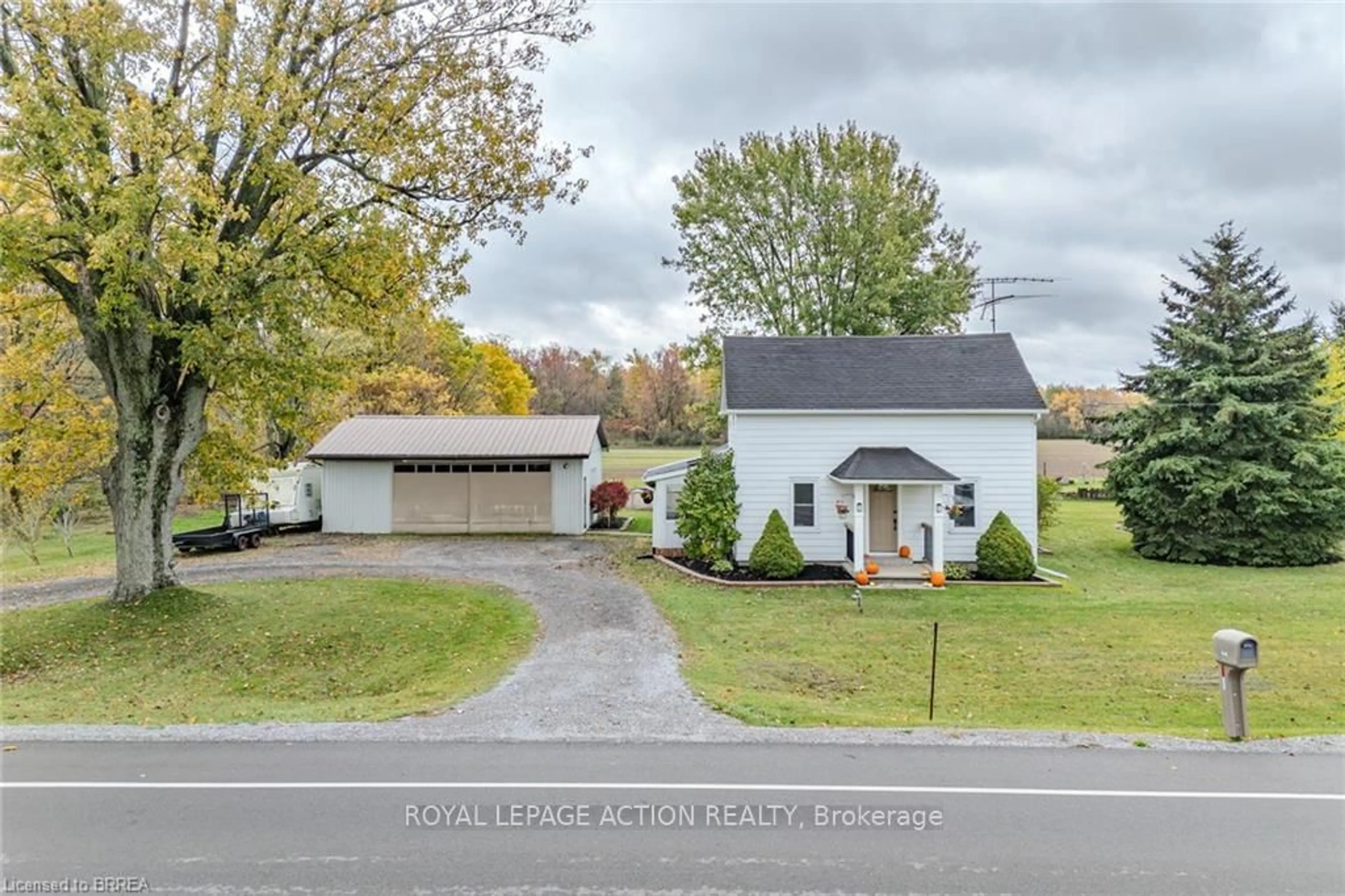 A pic from outside/outdoor area/front of a property/back of a property/a pic from drone, street for 1546 Windham Centre Rd 9 Rd, Norfolk Ontario N0E 2A0