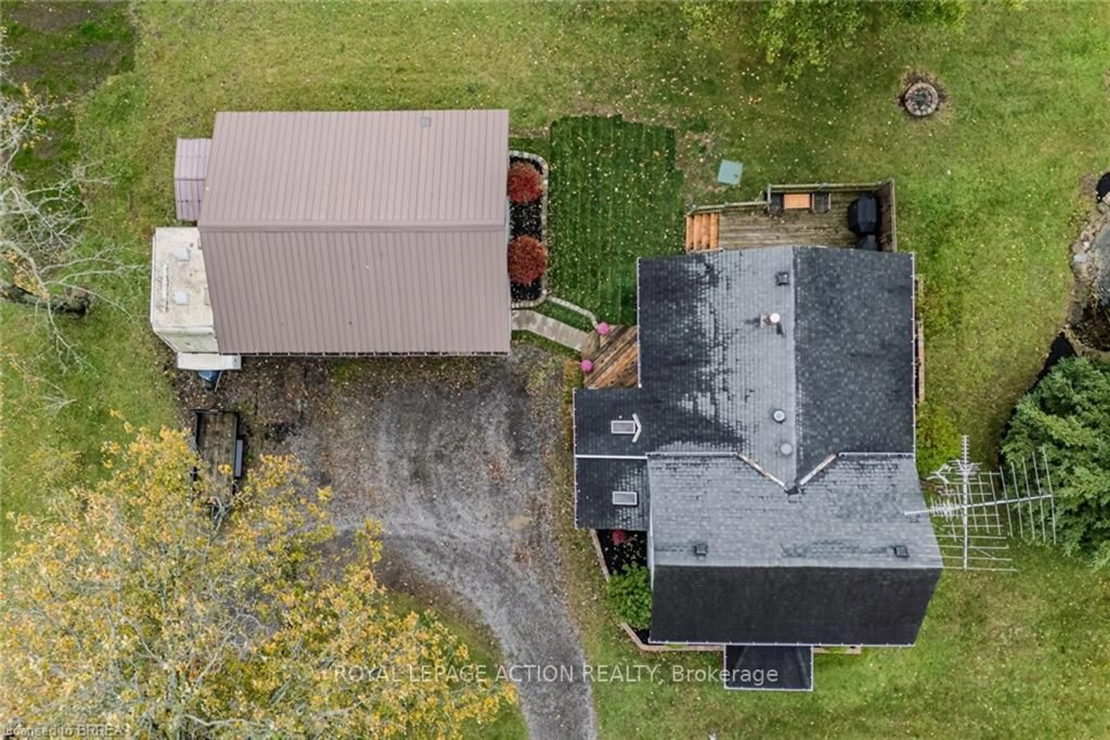 A pic from outside/outdoor area/front of a property/back of a property/a pic from drone, building for 1546 Windham Centre Rd 9 Rd, Norfolk Ontario N0E 2A0