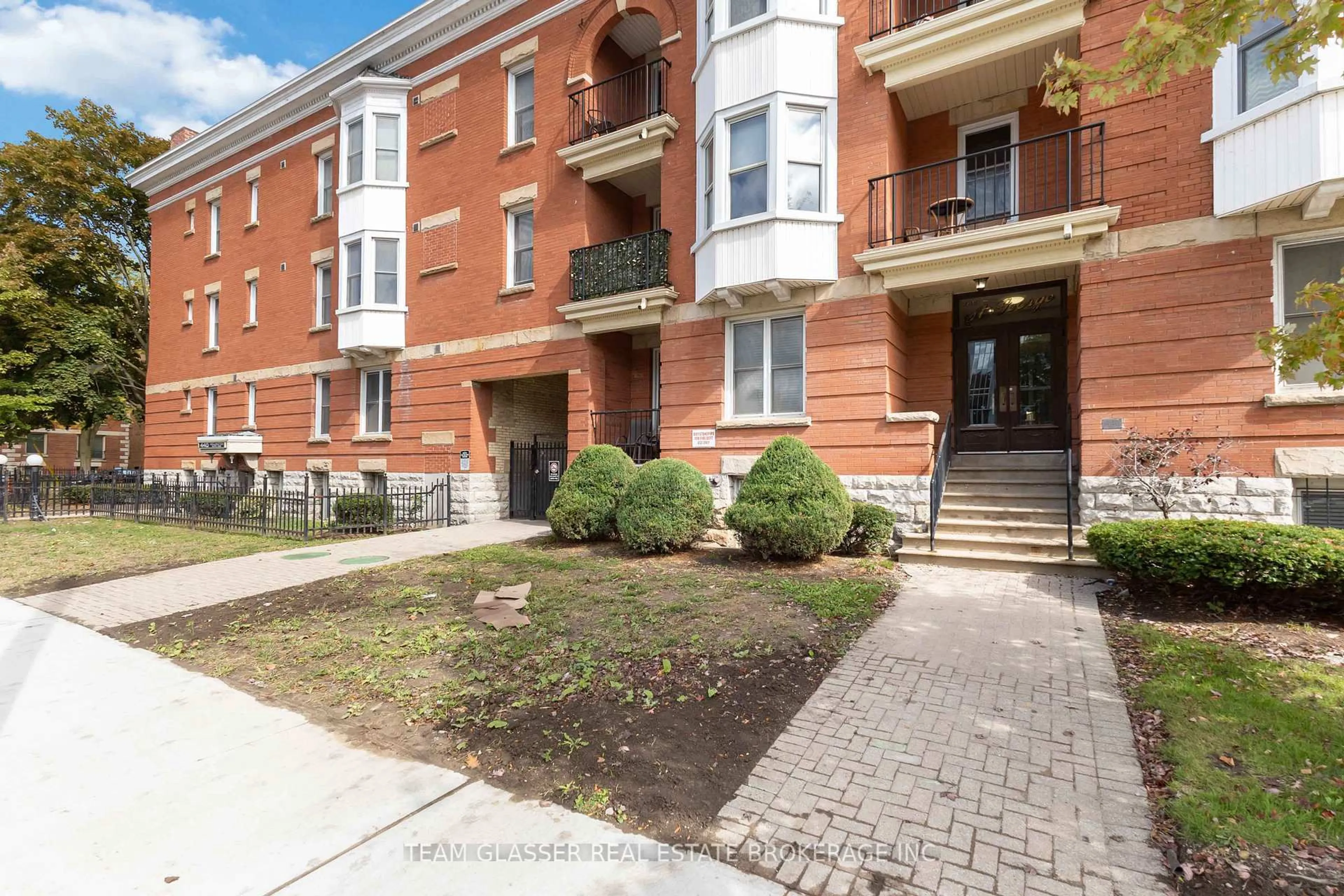 Patio, street for 440 WELLINGTON St #303, London East Ontario N6A 3P2
