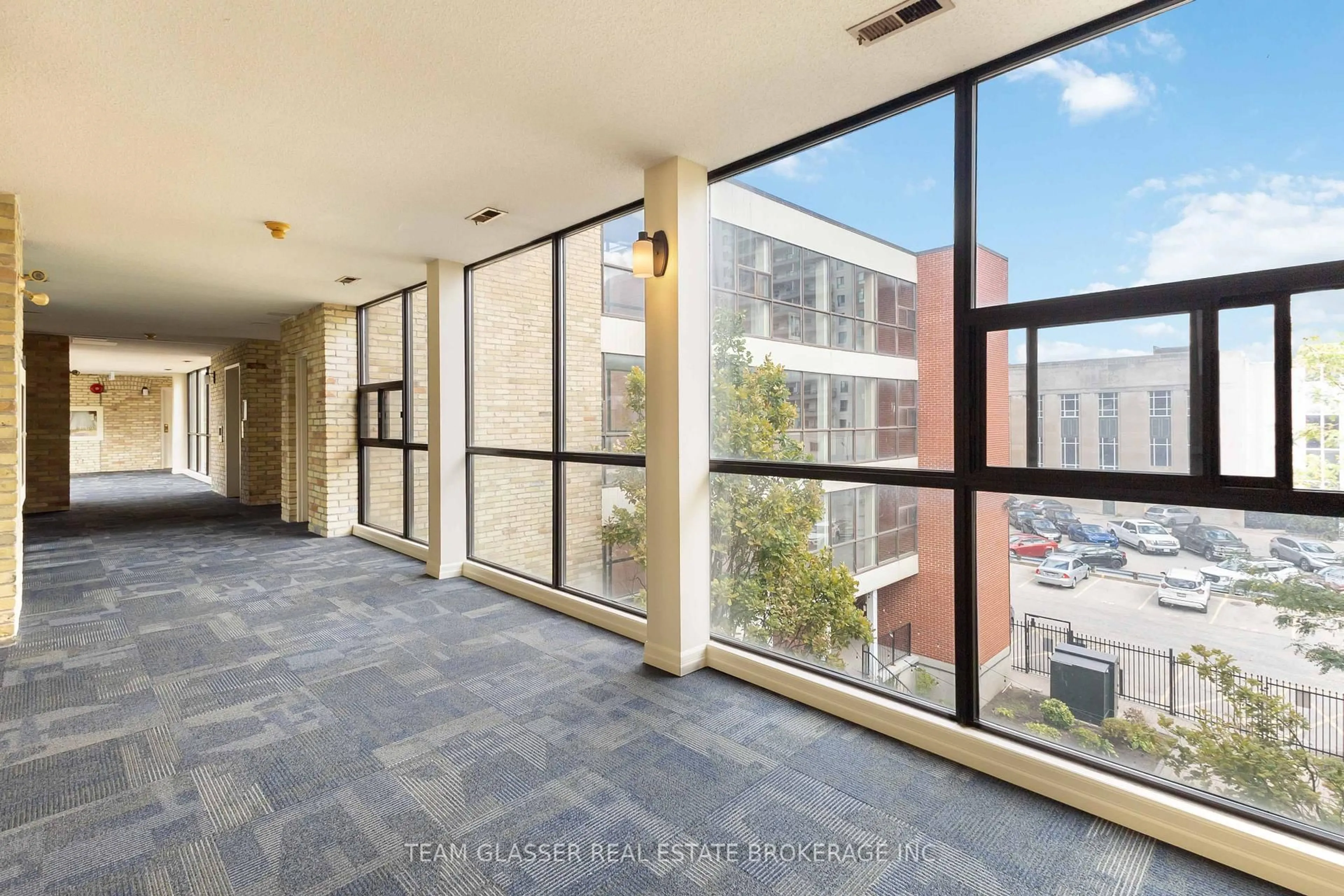 Indoor foyer for 440 WELLINGTON St #303, London East Ontario N6A 3P2