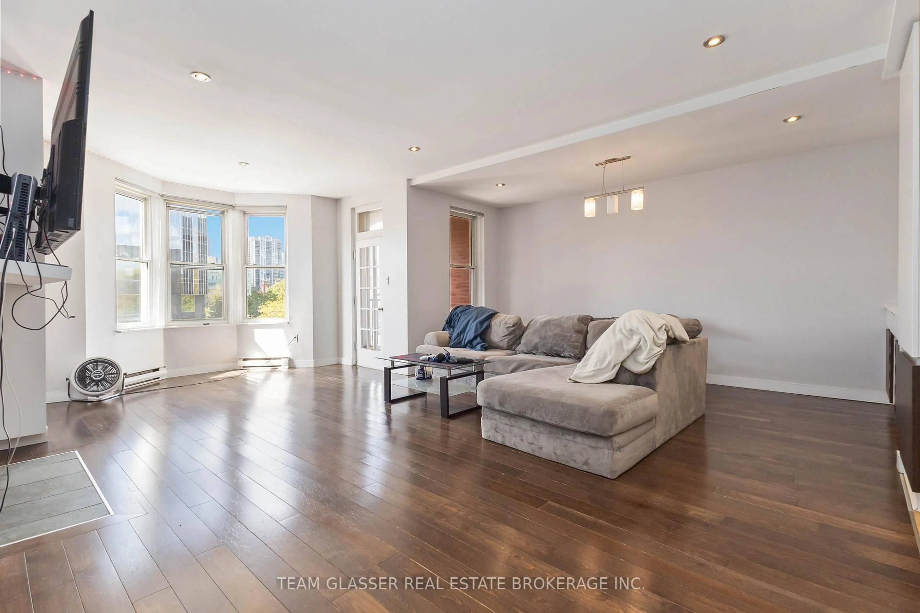 Living room with furniture, unknown for 440 WELLINGTON St #303, London East Ontario N6A 3P2