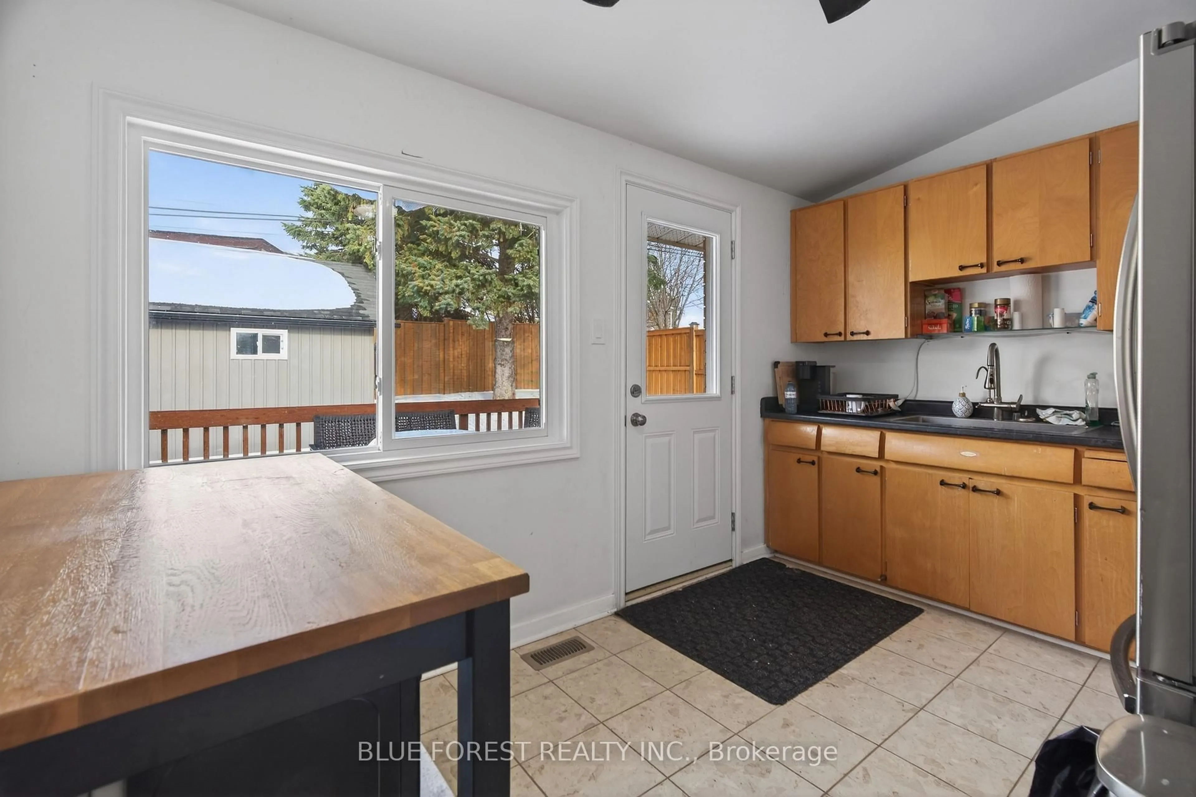 Unknown for 254 Burlington St, London South Ontario N5Z 3W5