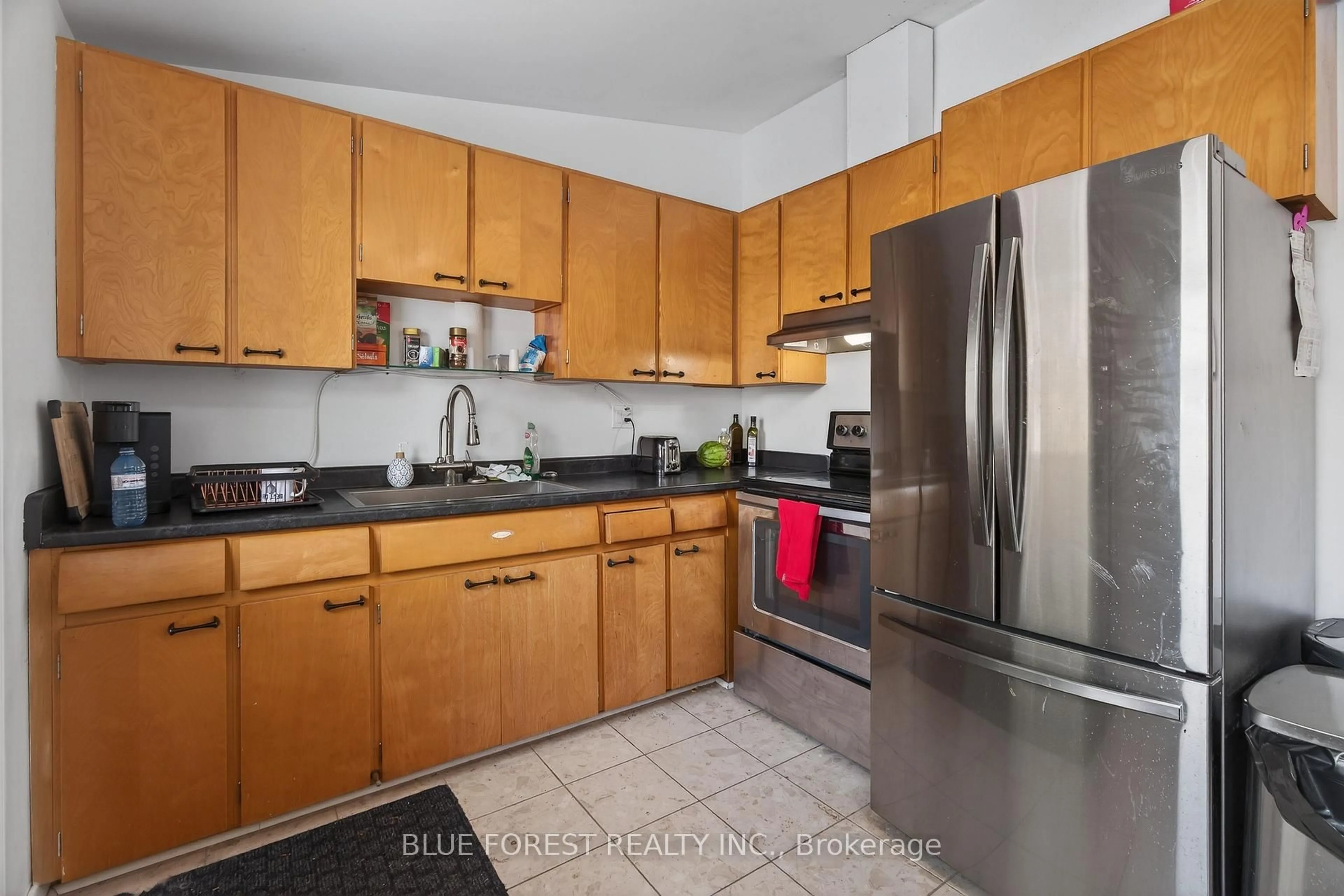 Standard kitchen, unknown for 254 Burlington St, London South Ontario N5Z 3W5