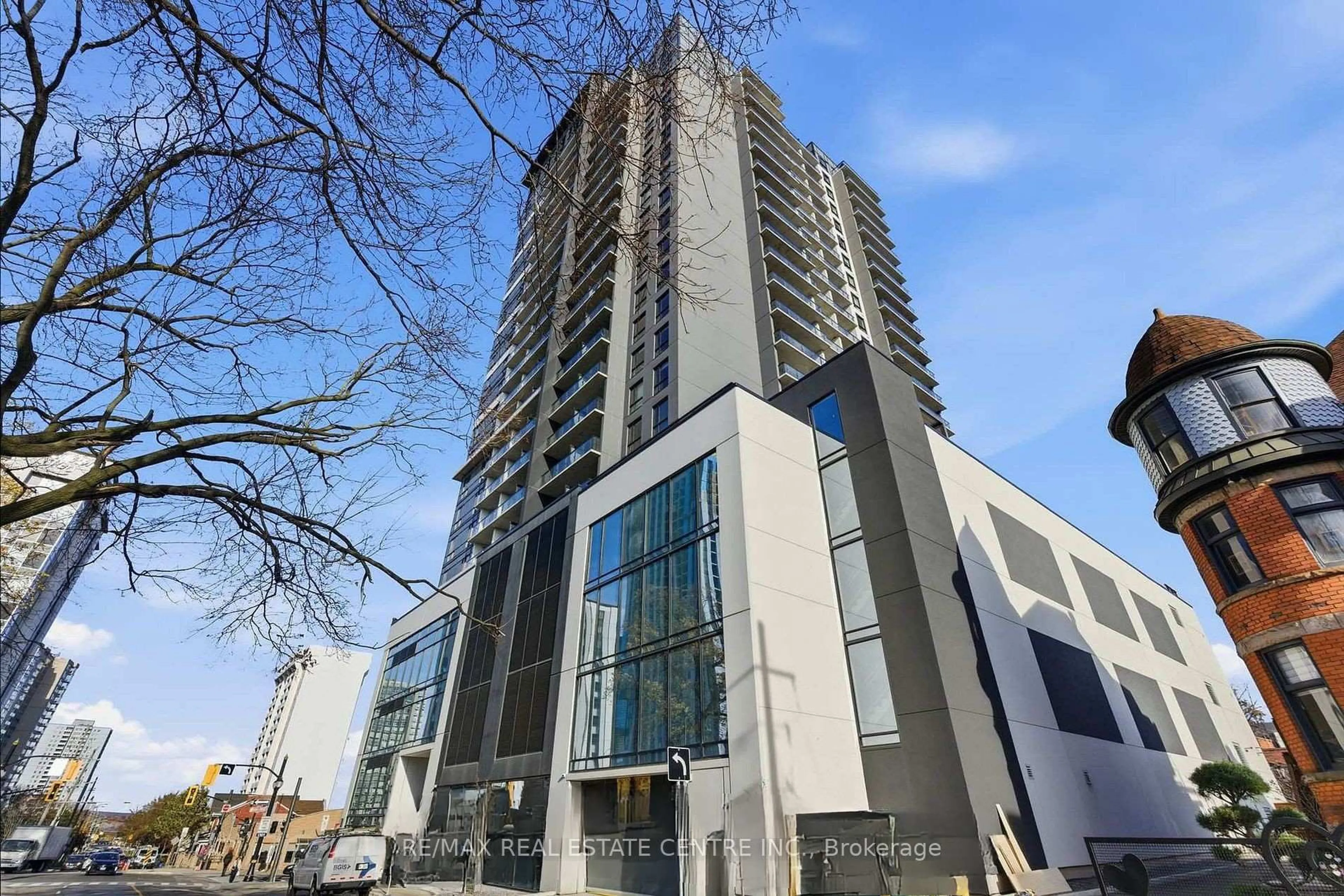 A pic from outside/outdoor area/front of a property/back of a property/a pic from drone, building for 15 Queen St #2008, Hamilton Ontario L8P 0C6