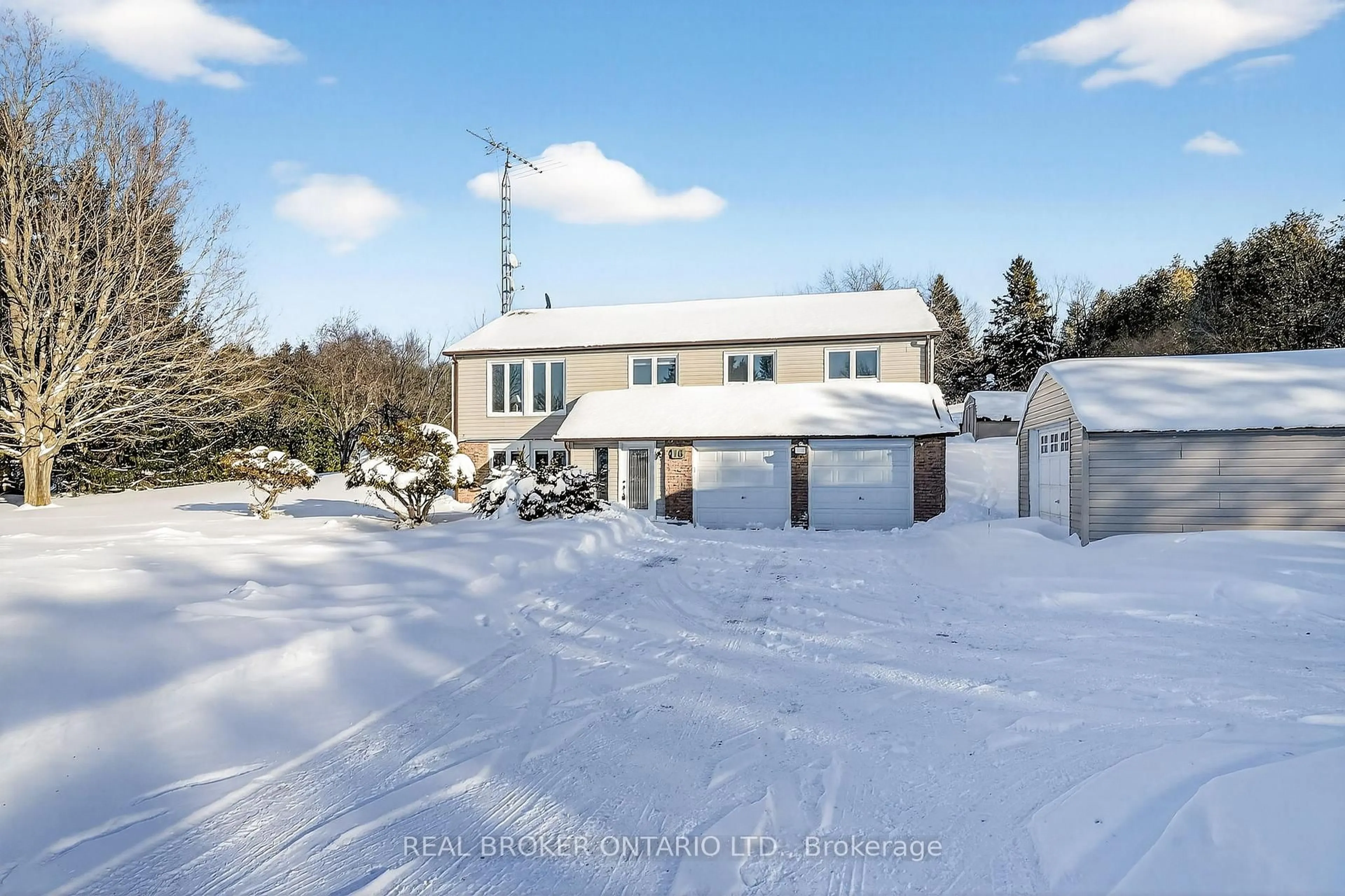 A pic from outside/outdoor area/front of a property/back of a property/a pic from drone, street for 16 Old Carriage Rd, East Garafraxa Ontario L9W 5A3
