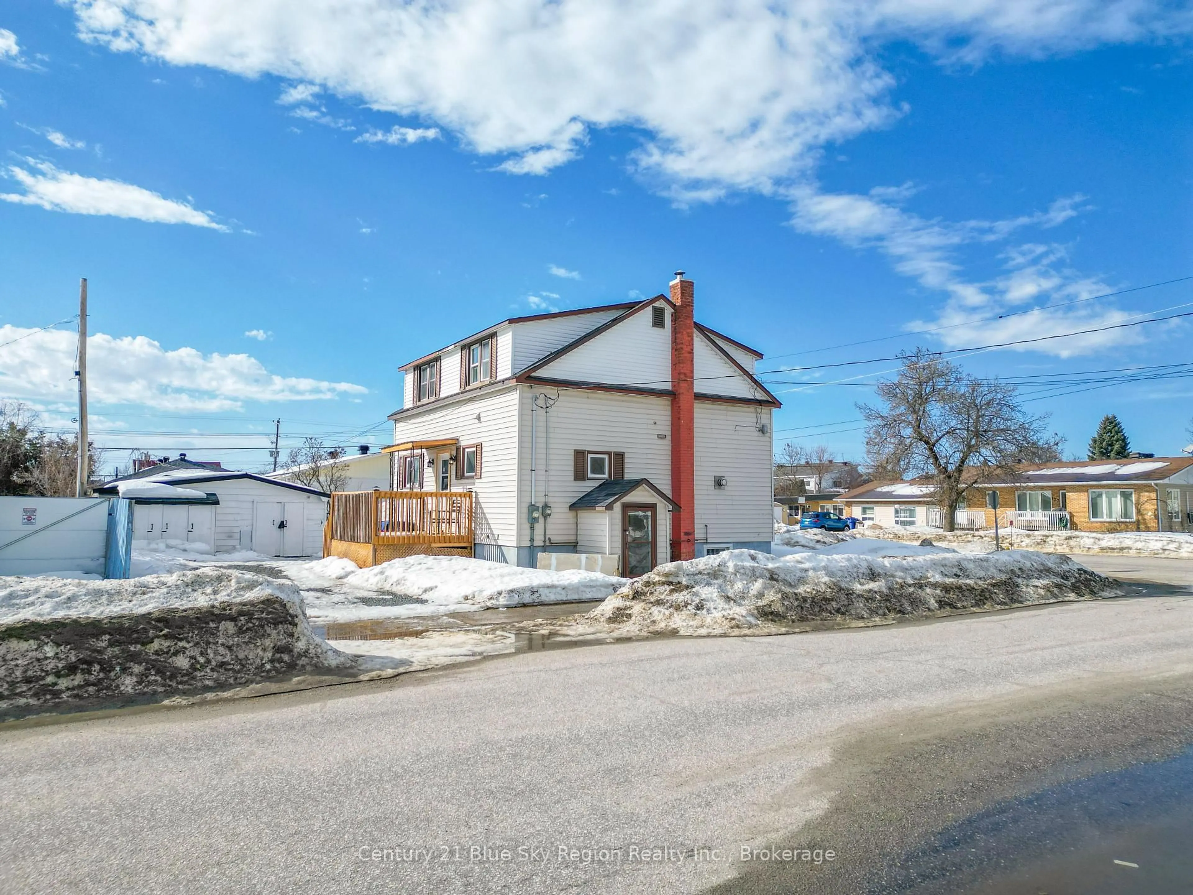 A pic from outside/outdoor area/front of a property/back of a property/a pic from drone, street for 122 William St, West Nipissing Ontario P2B 2B3