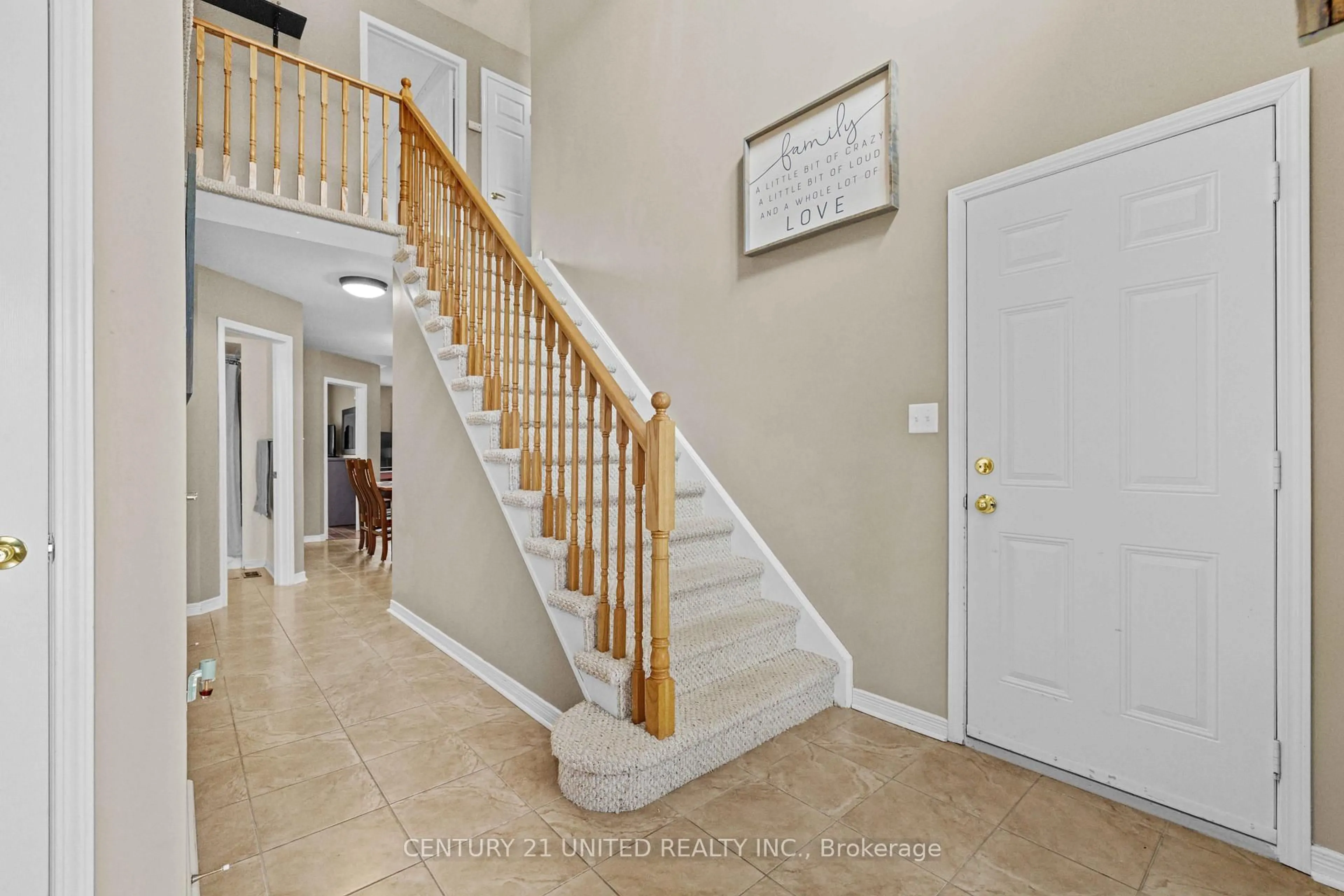 Indoor entryway for 617 Tully Cres, Peterborough Ontario K9K 0B1