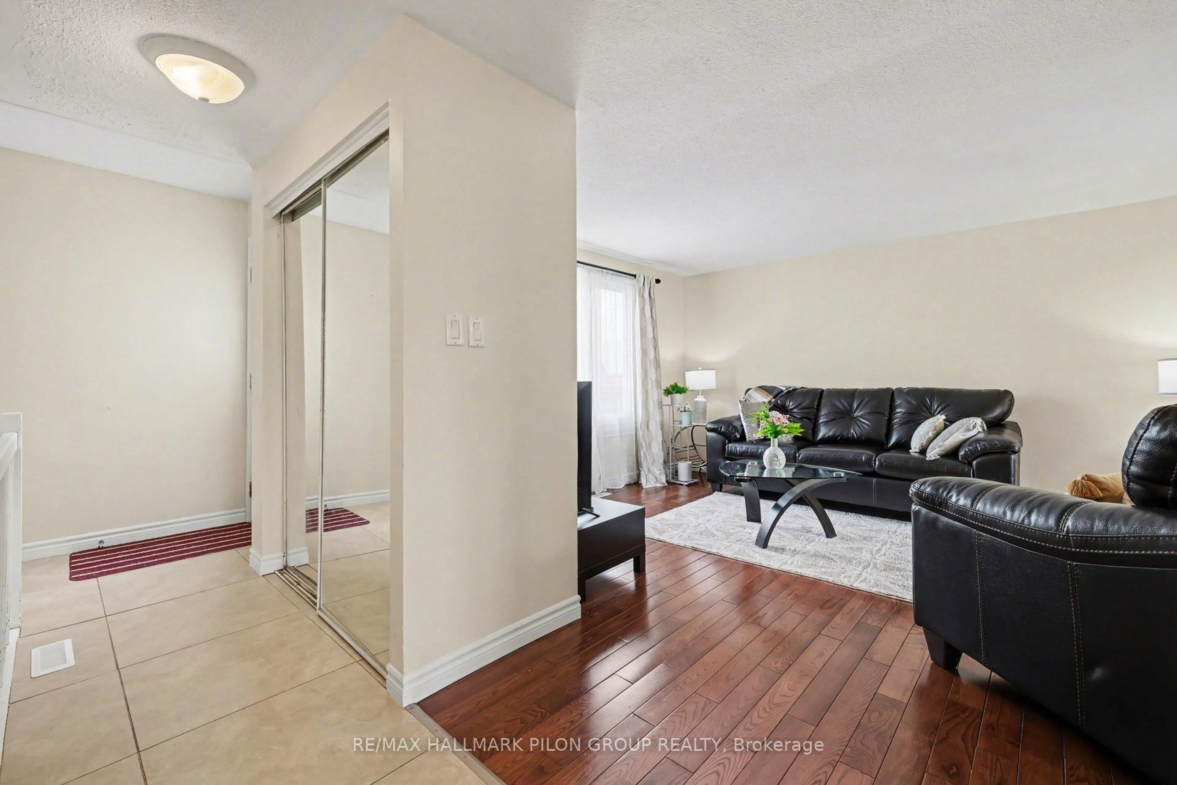 Unknown for 1540 Beaverpond Dr #C, Ottawa Ontario K1B 3R9