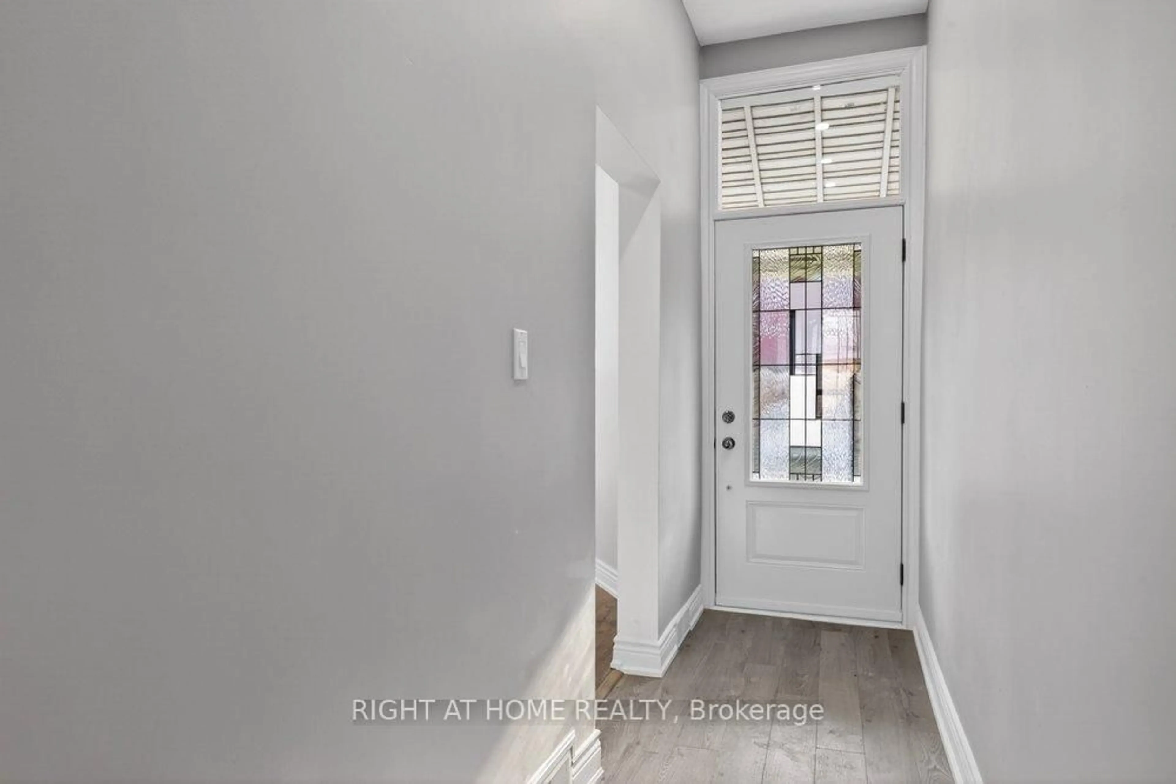 Indoor entryway for 141 Ray St, Hamilton Ontario L8R 2Y3