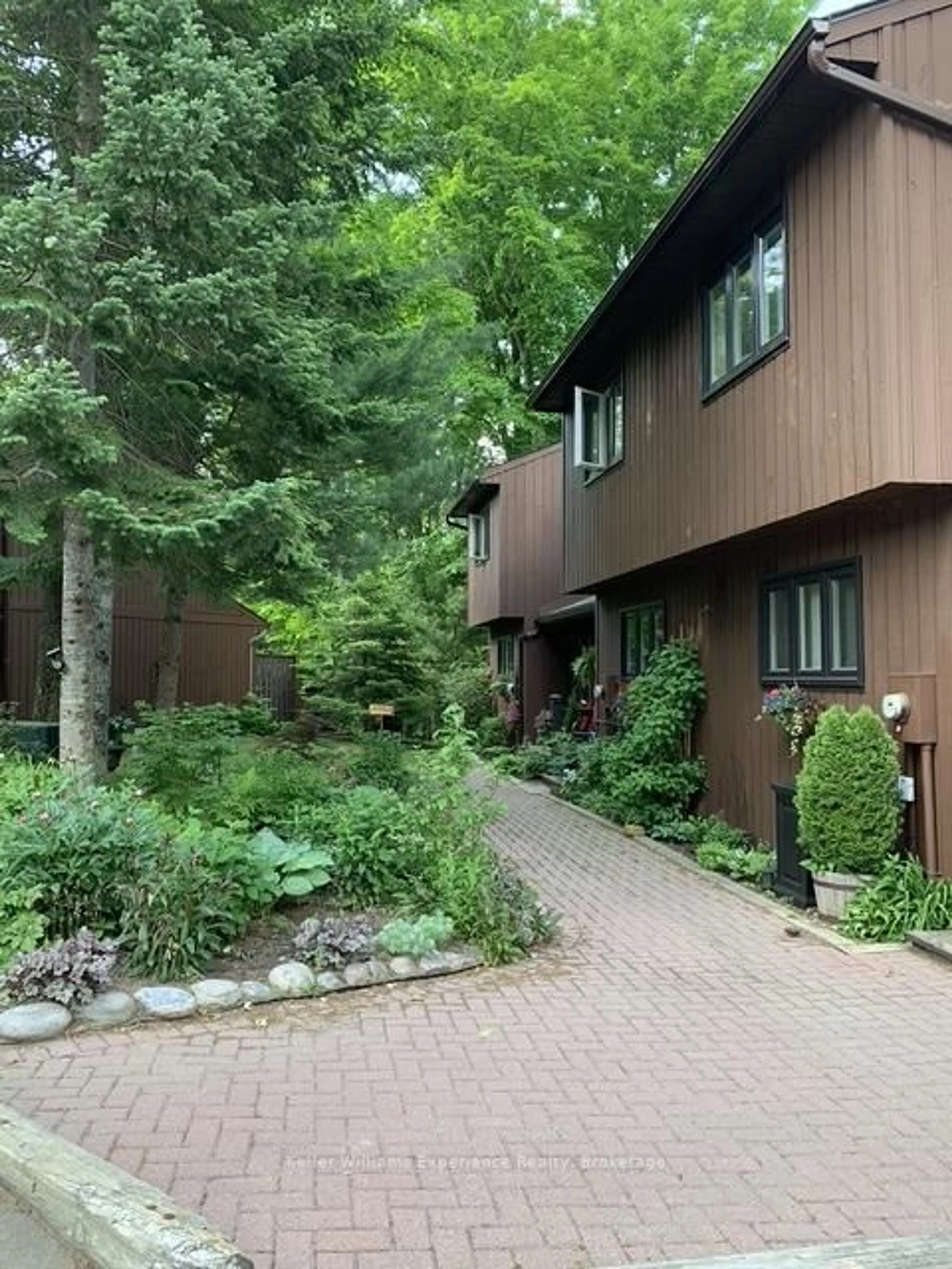 Unknown for 75 Southbank Dr, Bracebridge Ontario P1L 1G2