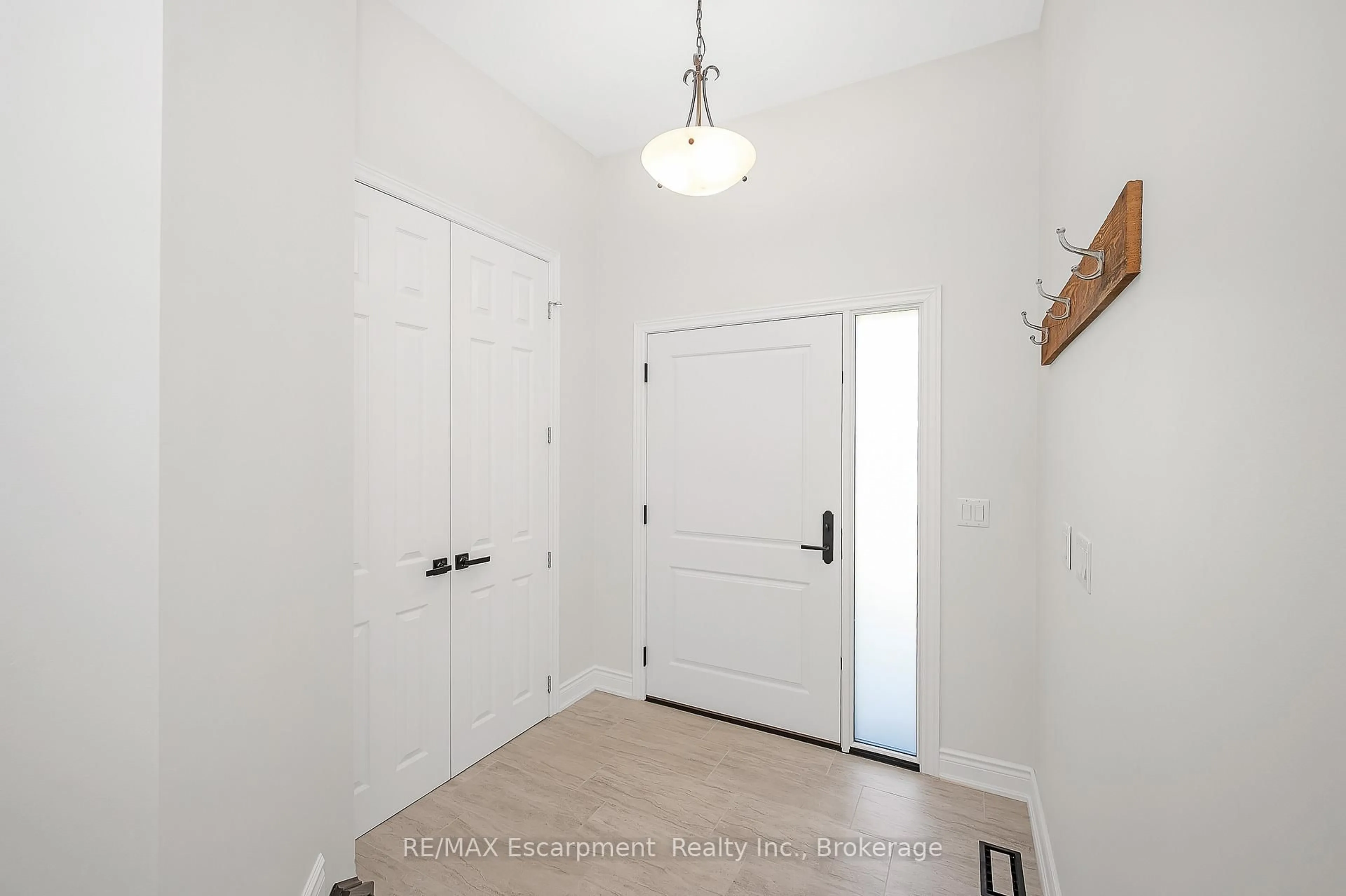 Indoor entryway for 23 Howard Marshall St, North Dumfries Ontario N0B 1E0