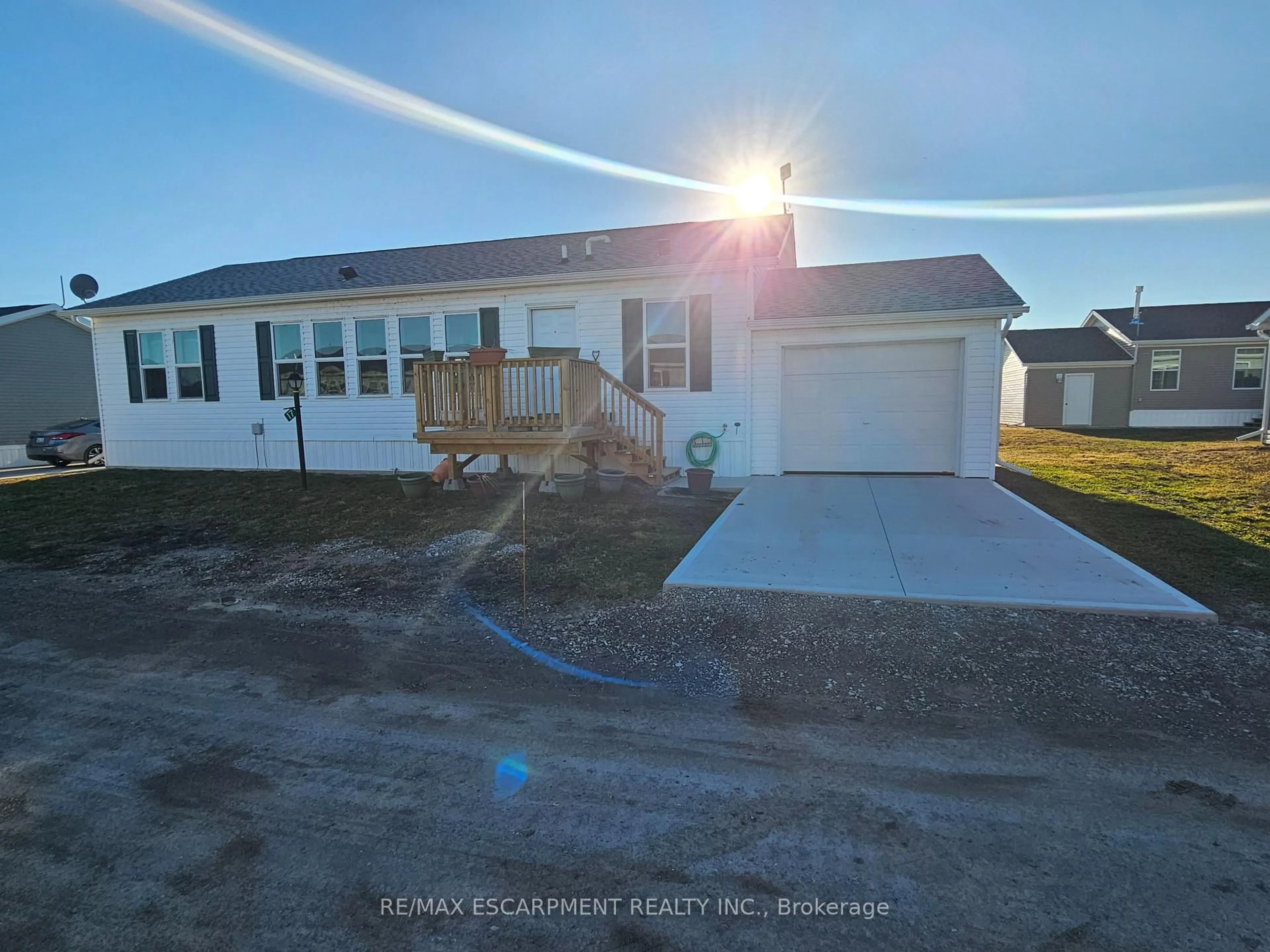 A pic from outside/outdoor area/front of a property/back of a property/a pic from drone, unknown for 17 BENT WILLOW Crt, Haldimand Ontario N0A 1L0