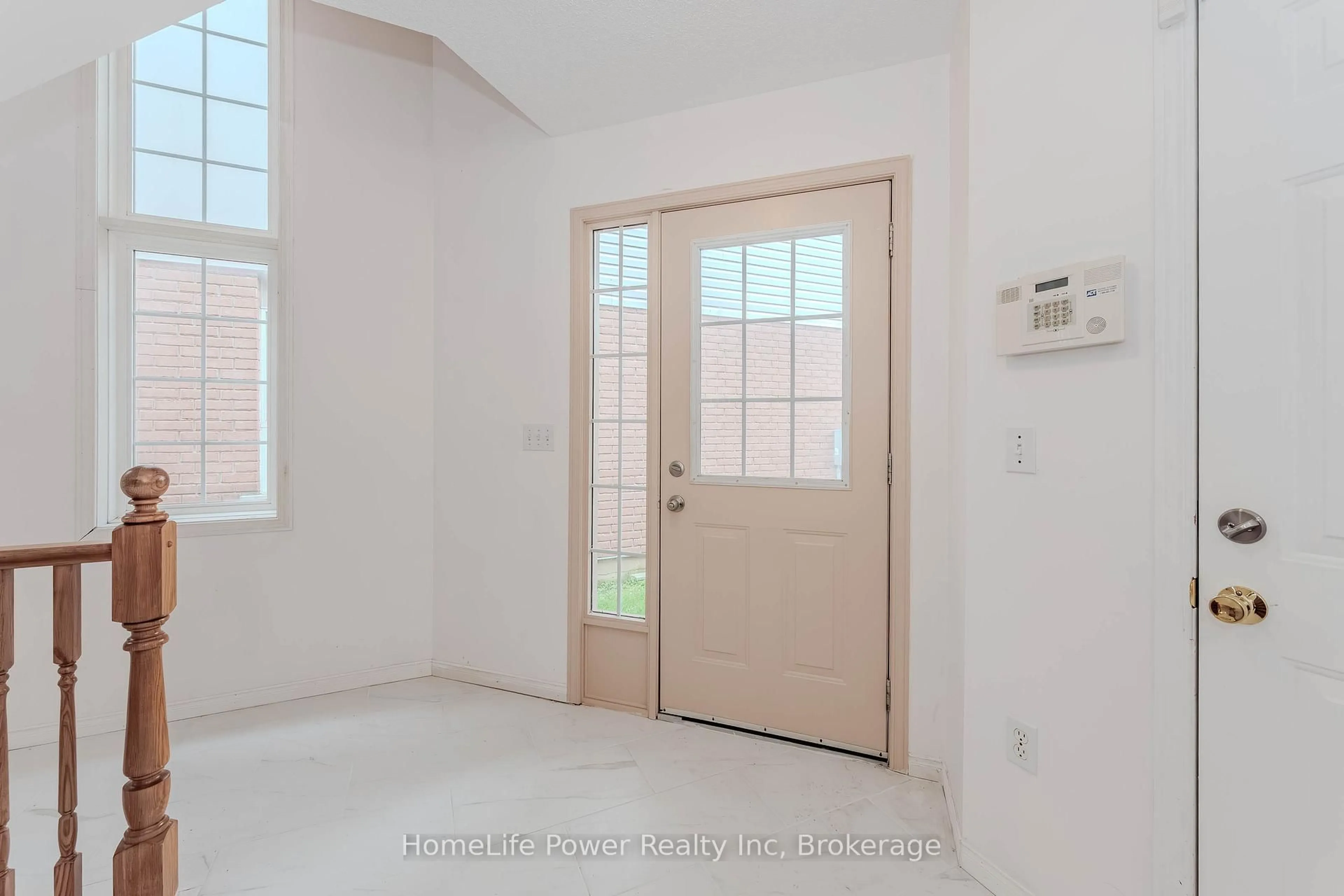 Indoor entryway for 4 DARLING Cres, Guelph Ontario N1L 1P9
