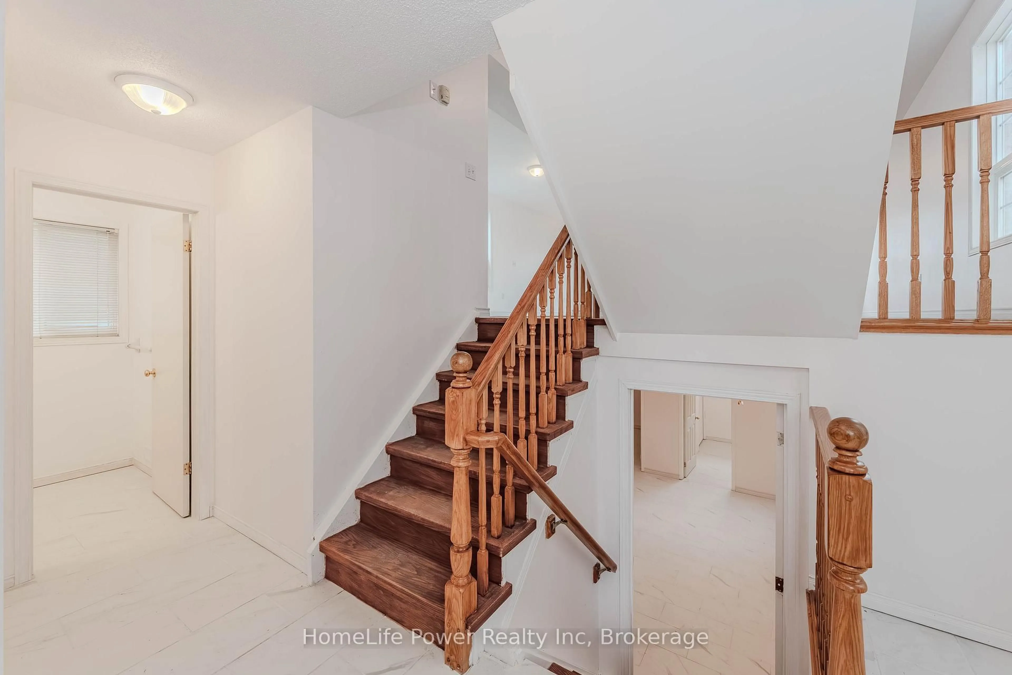 Unknown for 4 DARLING Cres, Guelph Ontario N1L 1P9