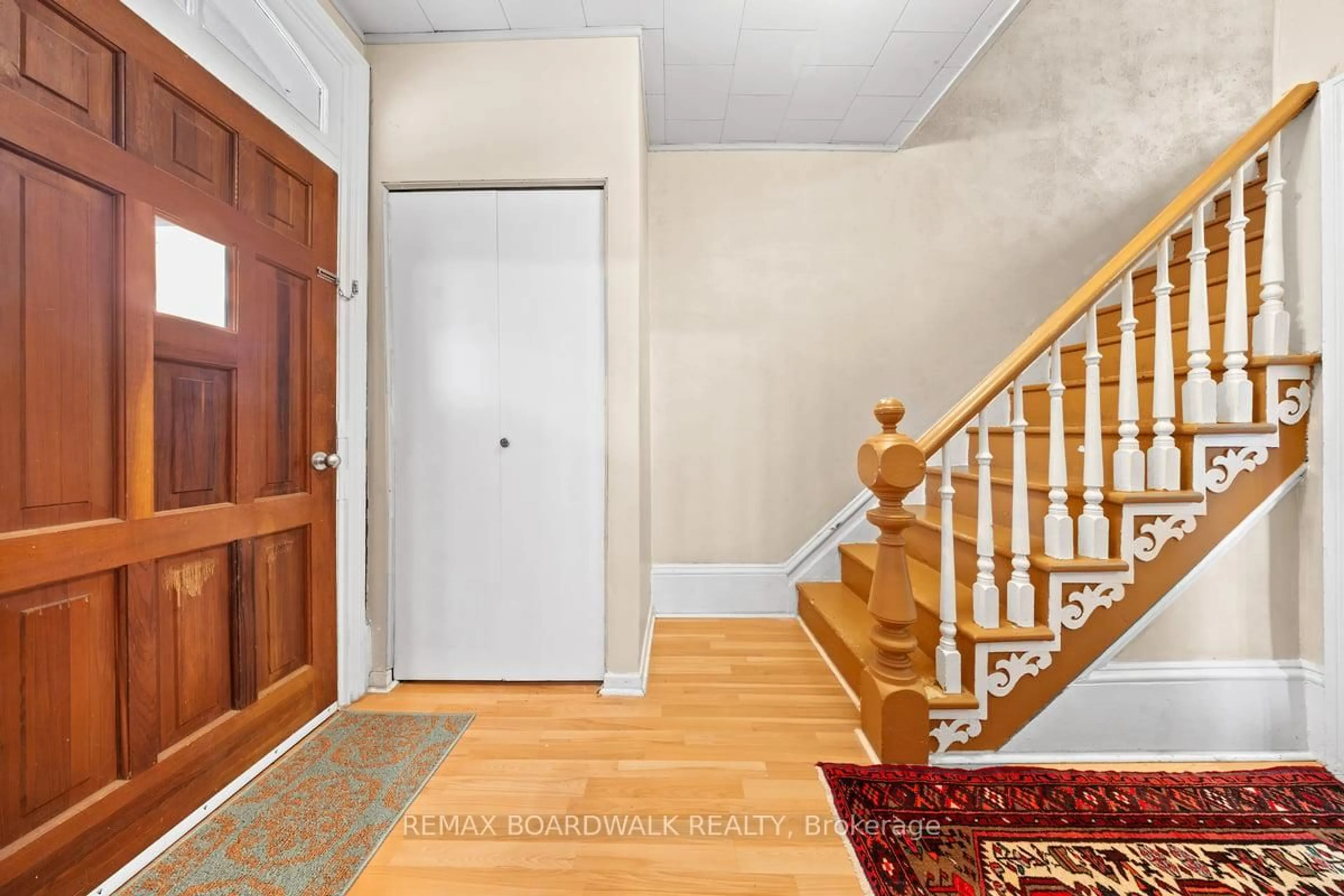 Indoor foyer for 152 Townline Rd, Carleton Place Ontario K7C 2C3
