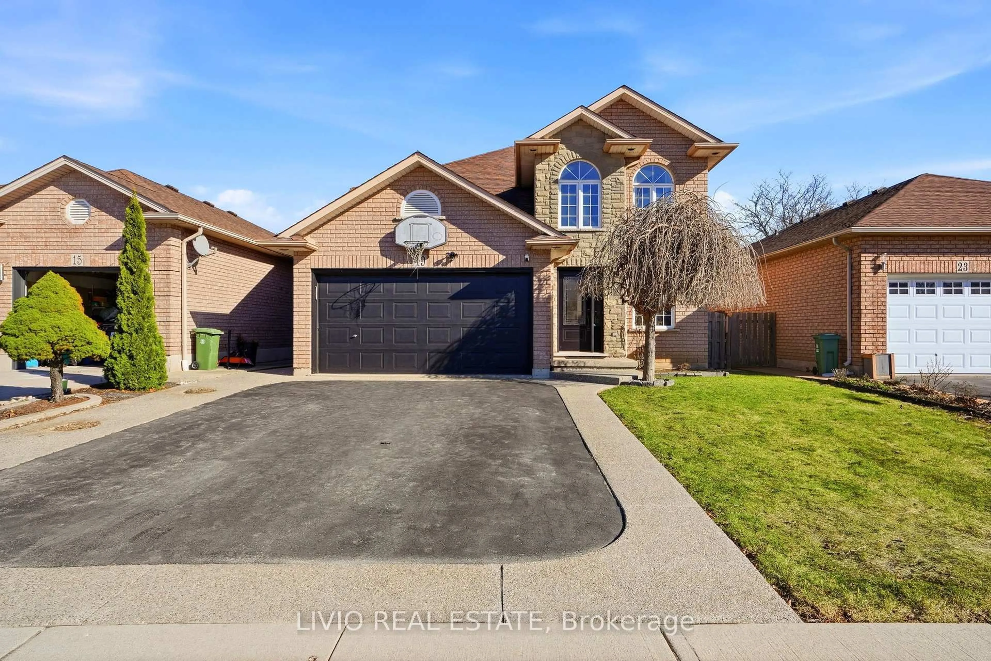 Home with brick exterior material, street for 19 KONSTANTINE Crt, Hamilton Ontario L9B 2T3