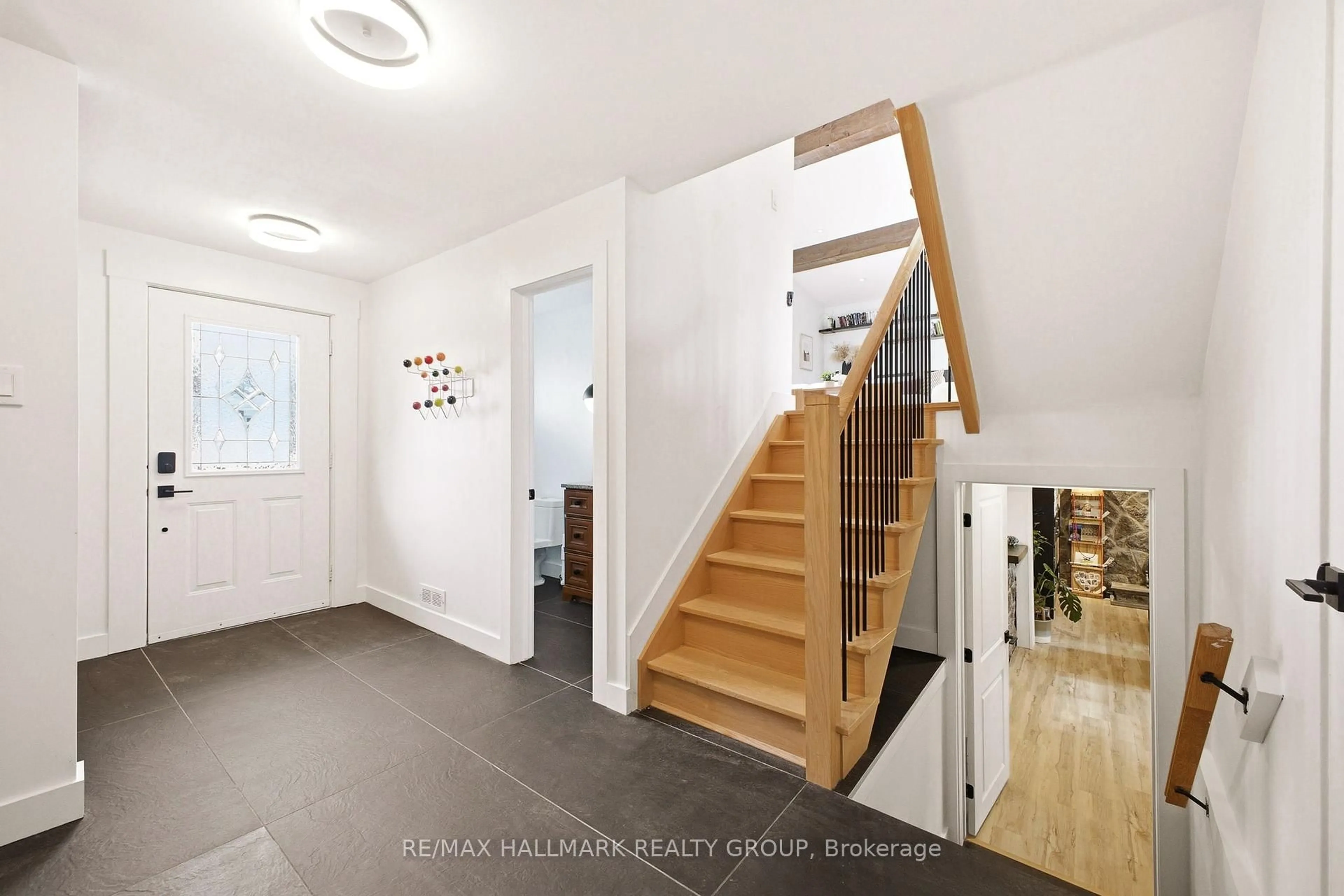 Indoor entryway for 38 Harlowe Cres, Ottawa Ontario K2H 5P1