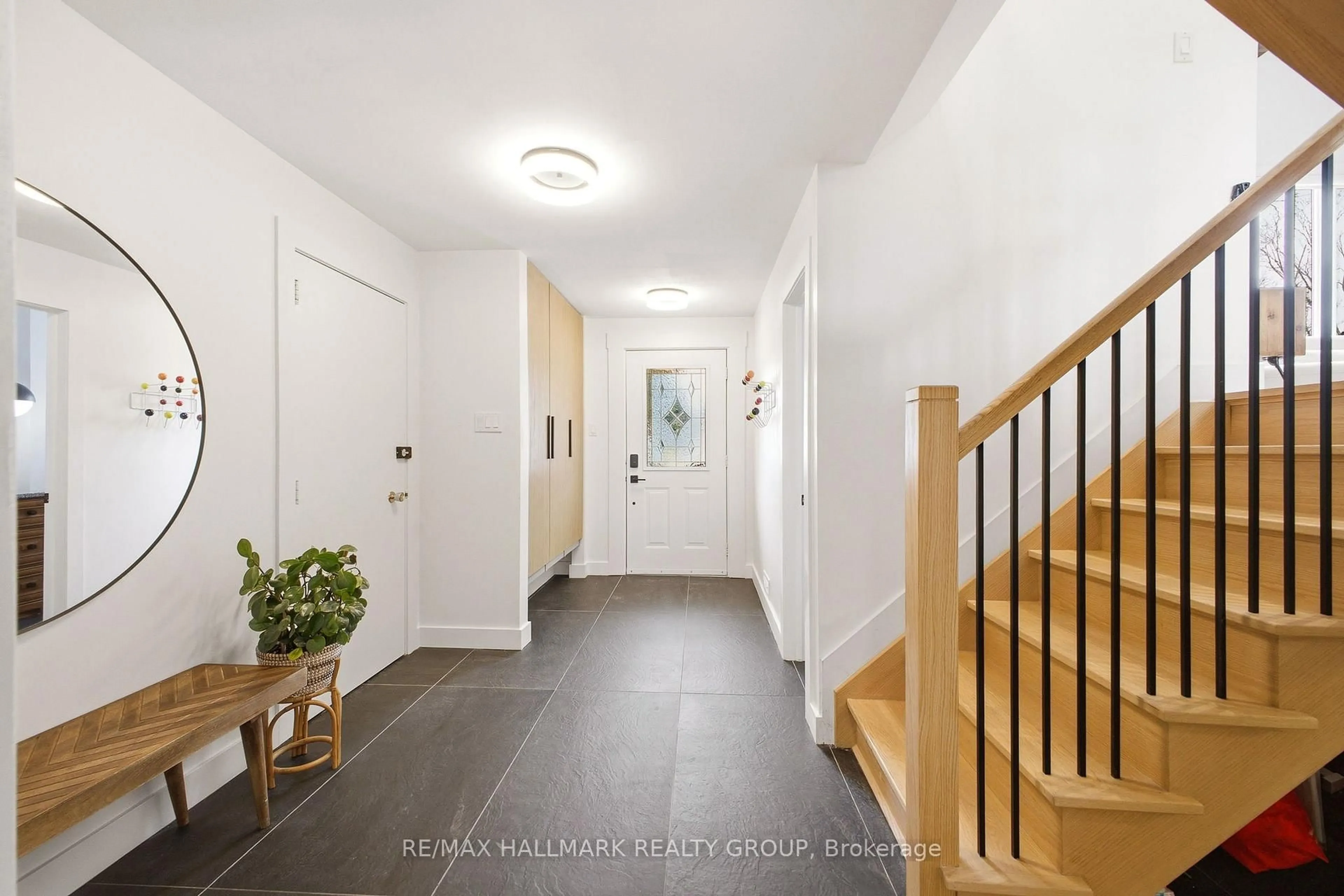 Indoor entryway for 38 Harlowe Cres, Ottawa Ontario K2H 5P1