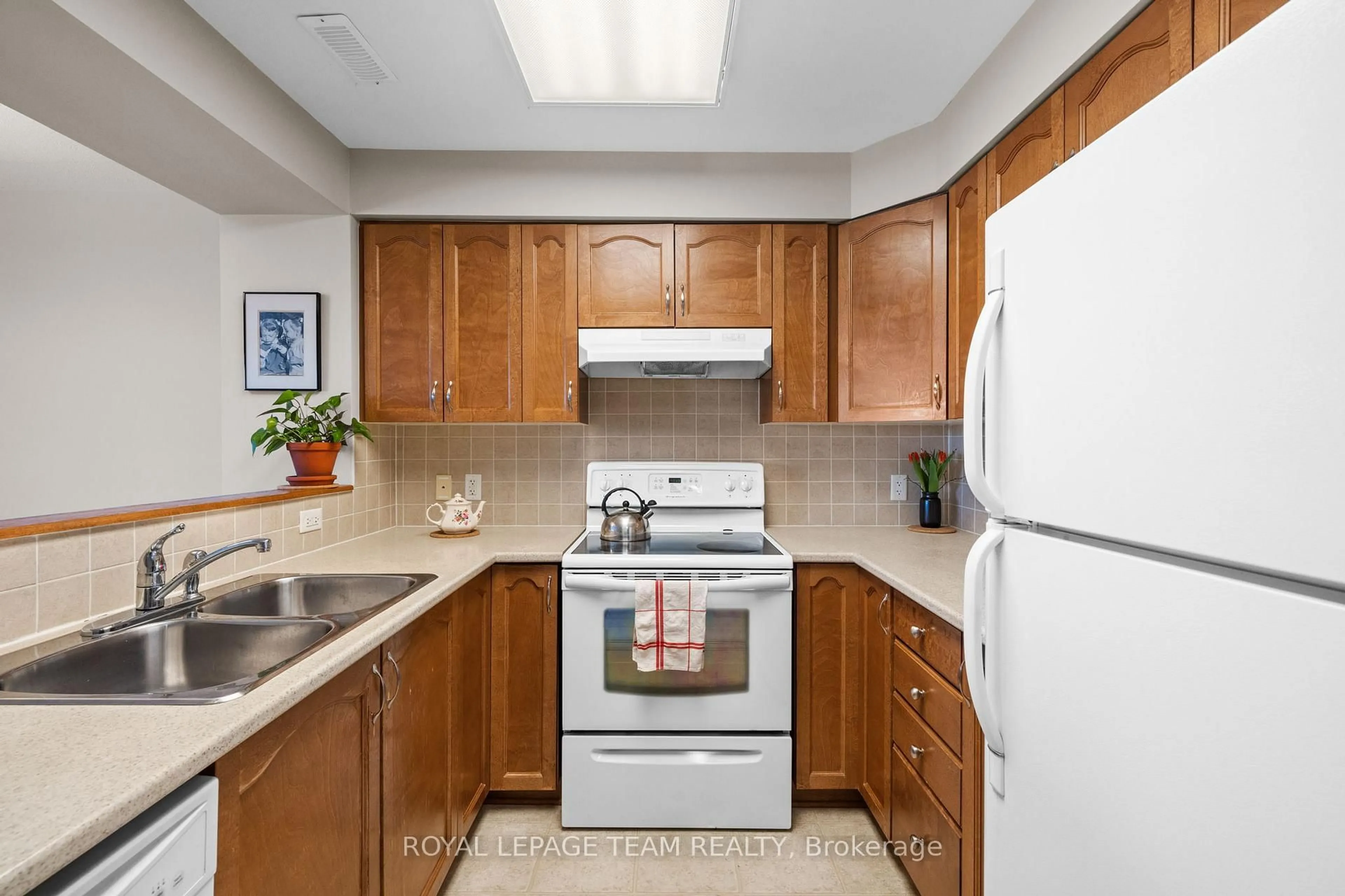 Standard kitchen, unknown for 157 Keltie Private, Ottawa Ontario K2J 0A1