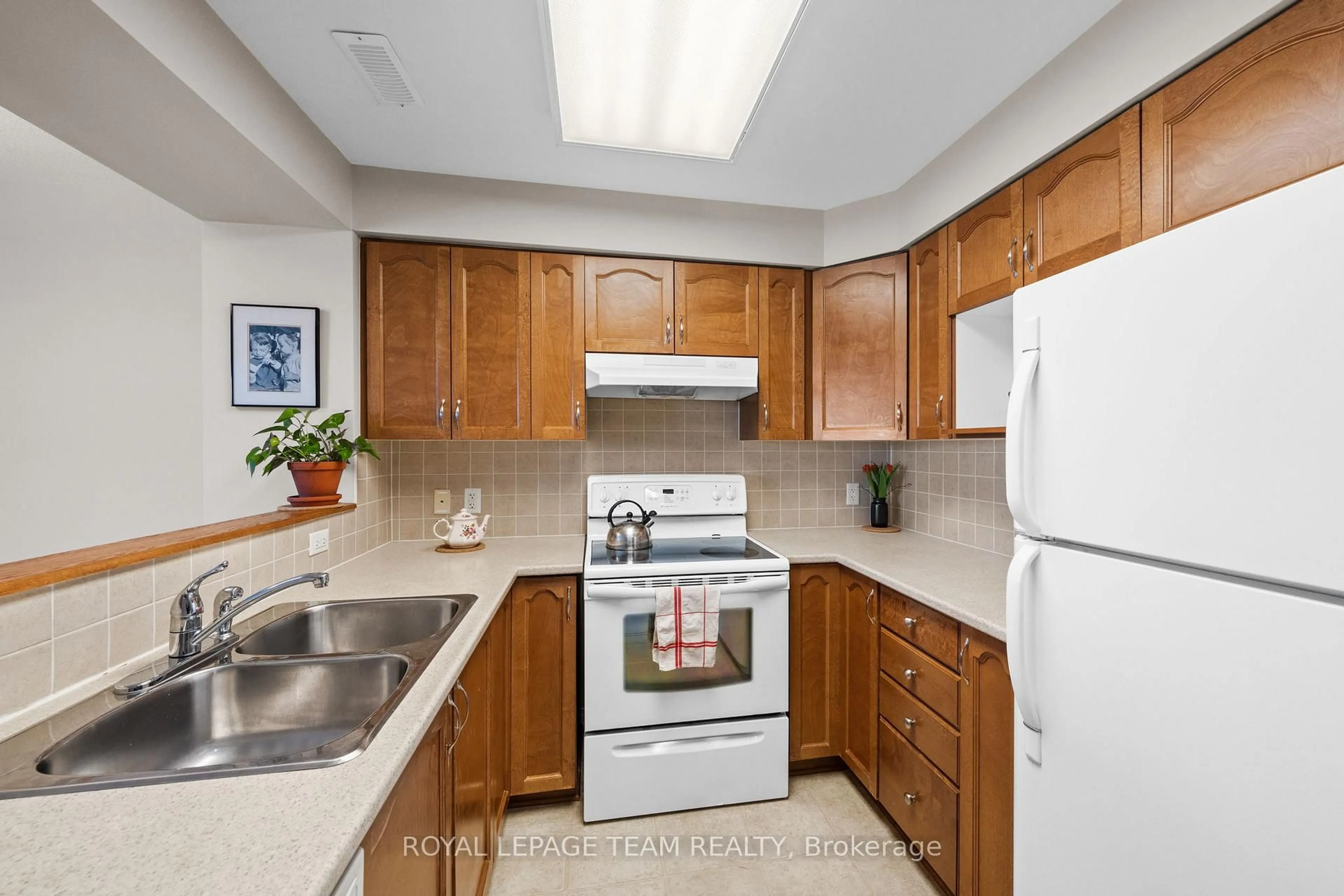 Standard kitchen, unknown for 157 Keltie Private, Ottawa Ontario K2J 0A1