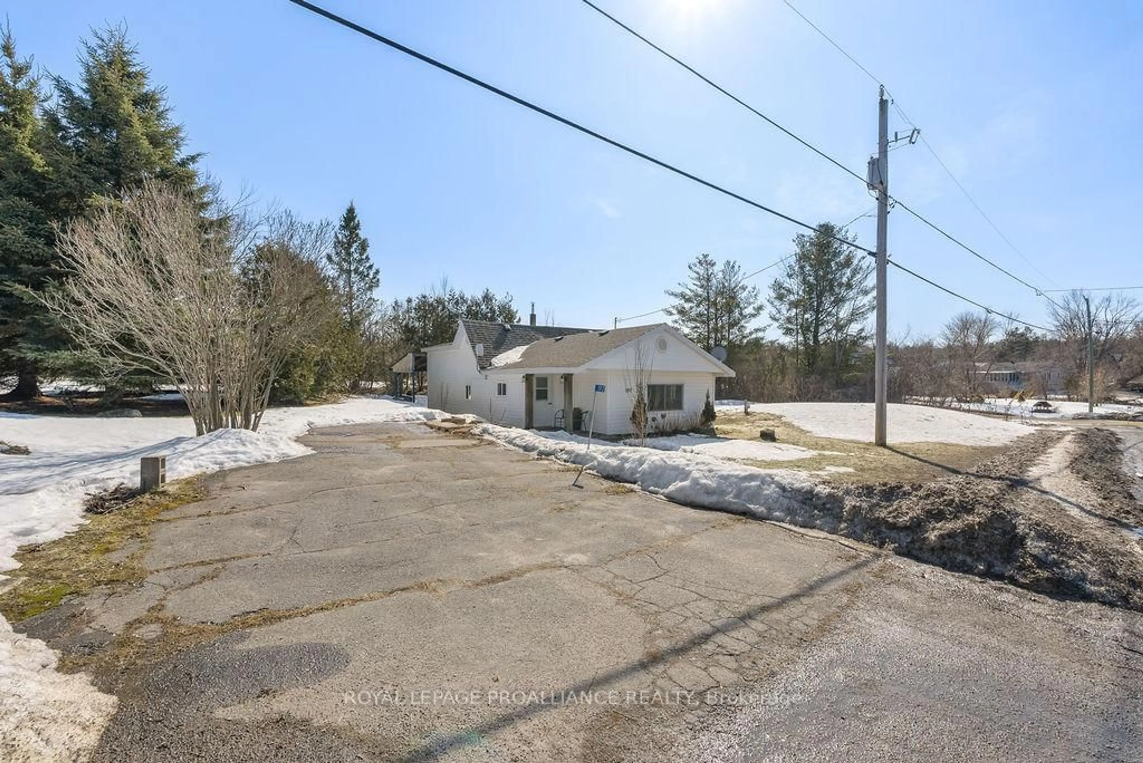 A pic from outside/outdoor area/front of a property/back of a property/a pic from drone, street for 192 Crookston Rd, Madoc Ontario K0K 2K0