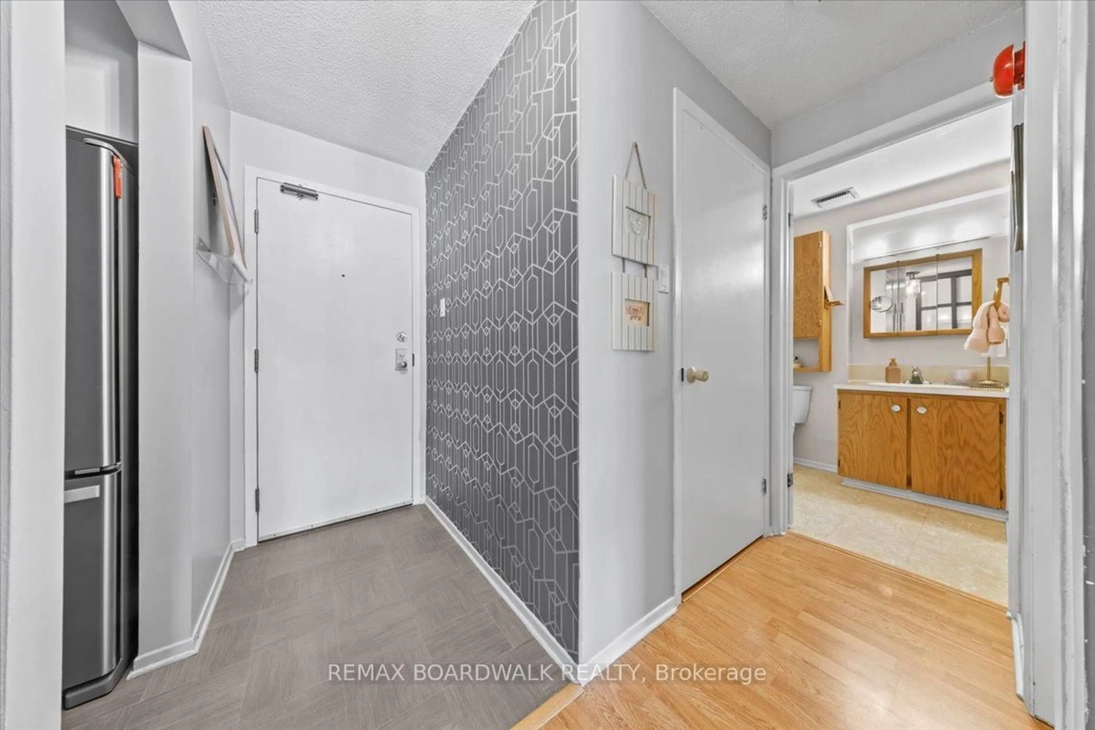 Indoor entryway for 6434 Bilberry Dr #205, Ottawa Ontario K1C 4P5