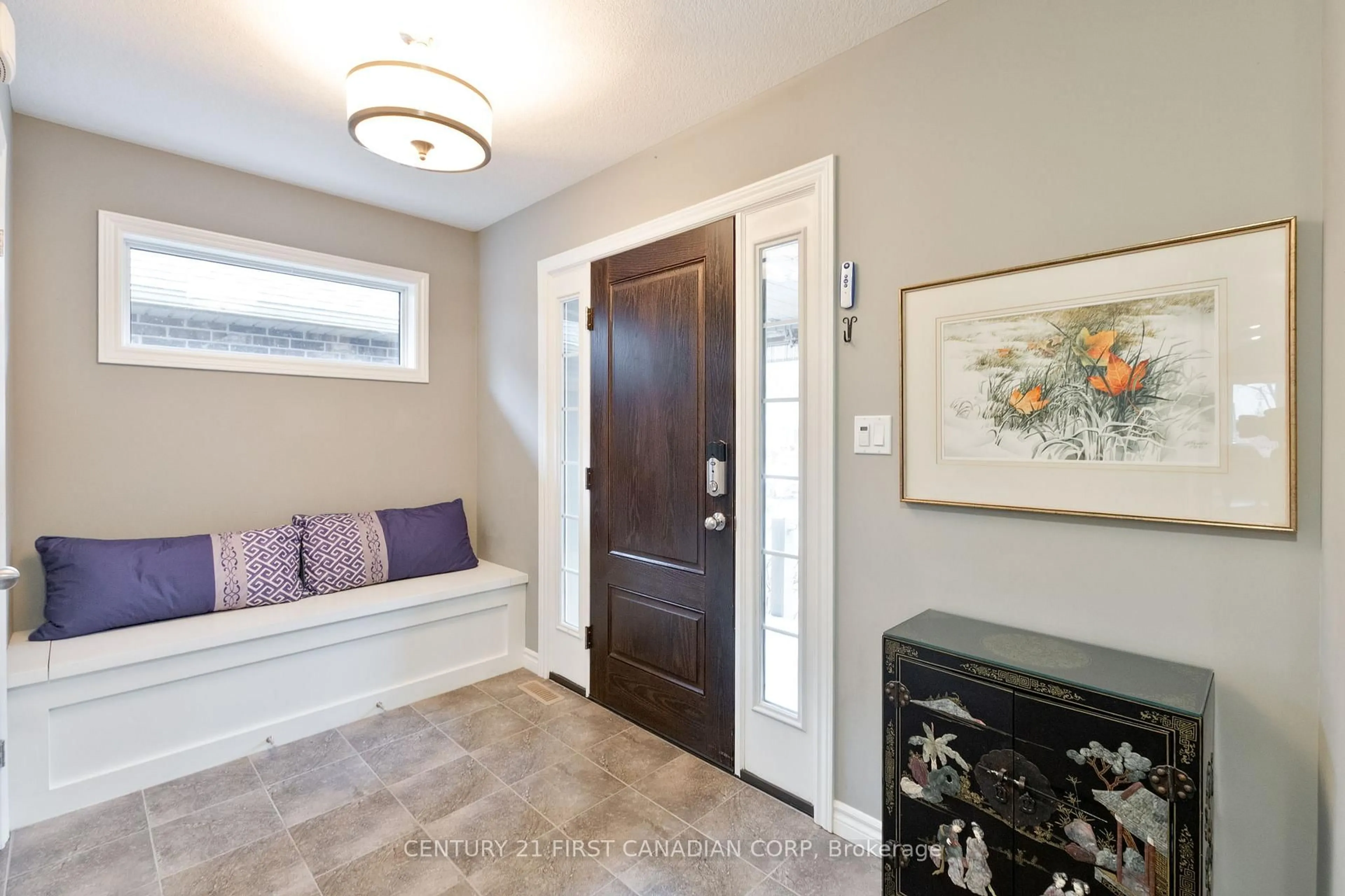Indoor entryway for 23 Blairmont Terr, St. Thomas Ontario N5R 0E2