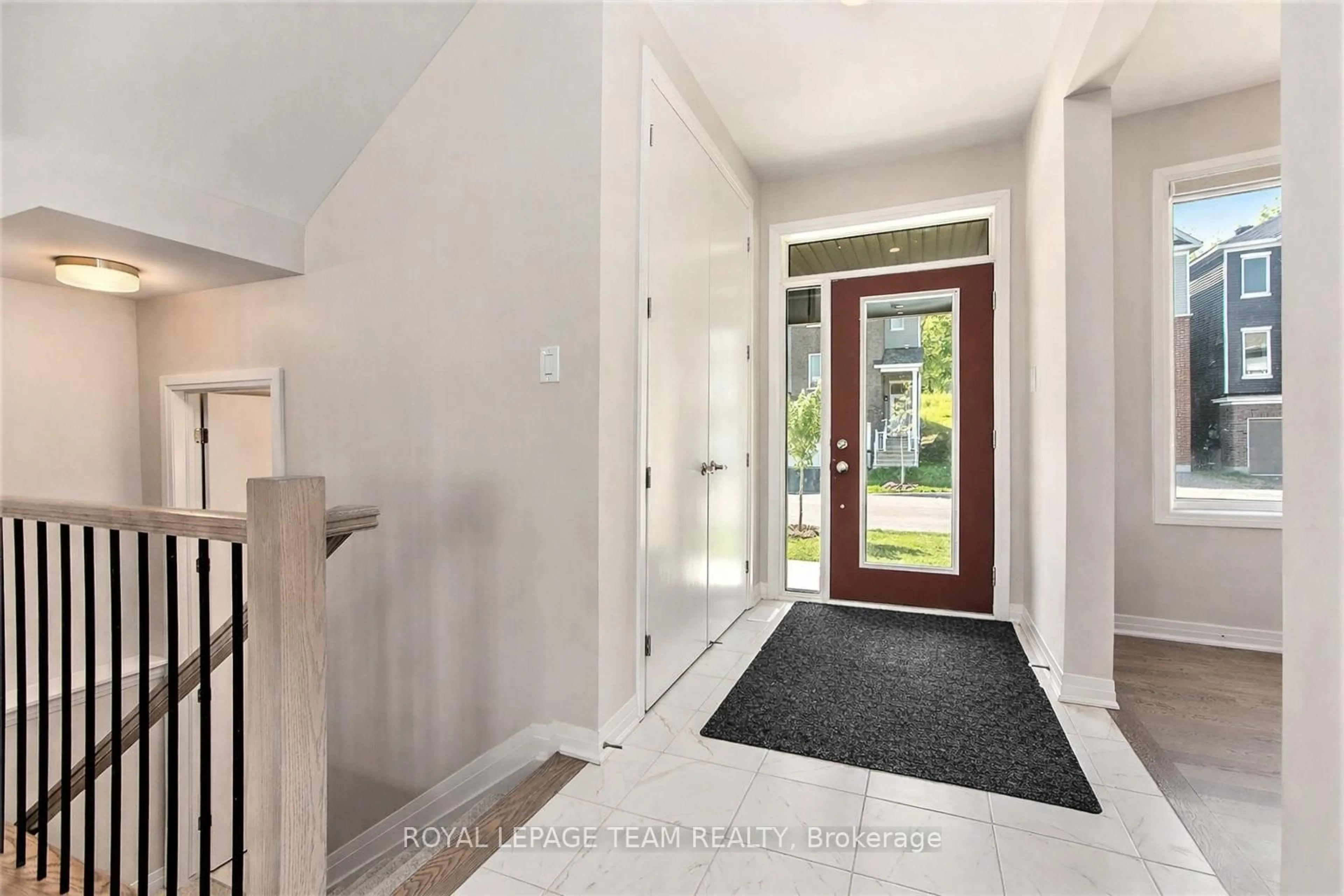 Indoor entryway for 389 Appalachian Circ, Ottawa Ontario K2J 6X3