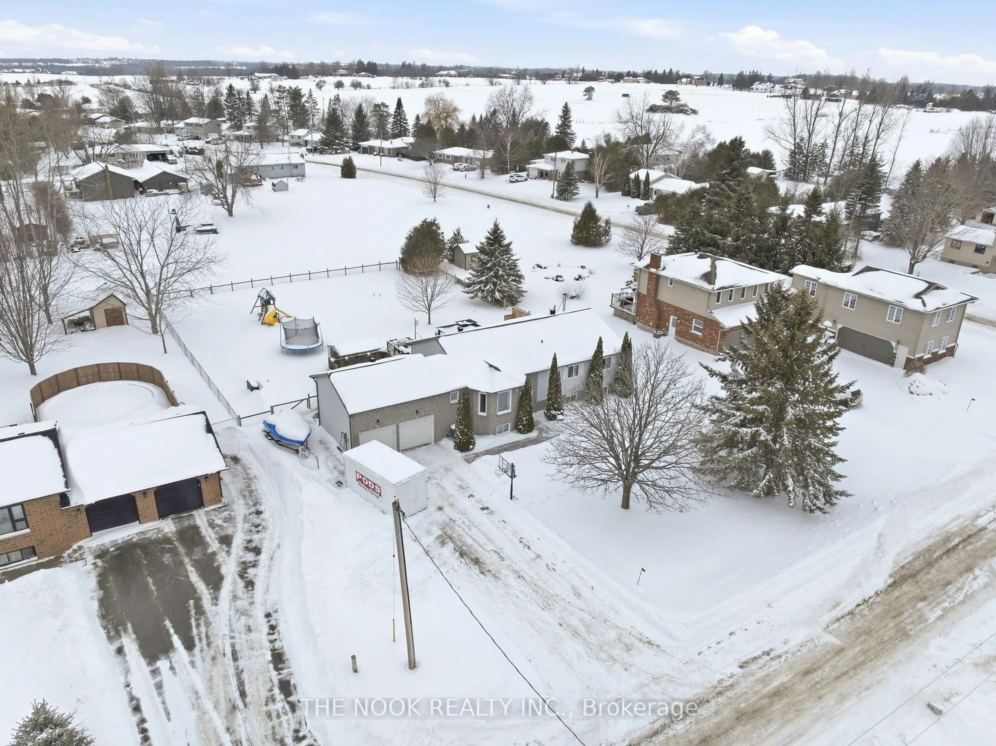 A pic from outside/outdoor area/front of a property/back of a property/a pic from drone, street for 6 SPARROW Crt, Kawartha Lakes Ontario K0M 2C0