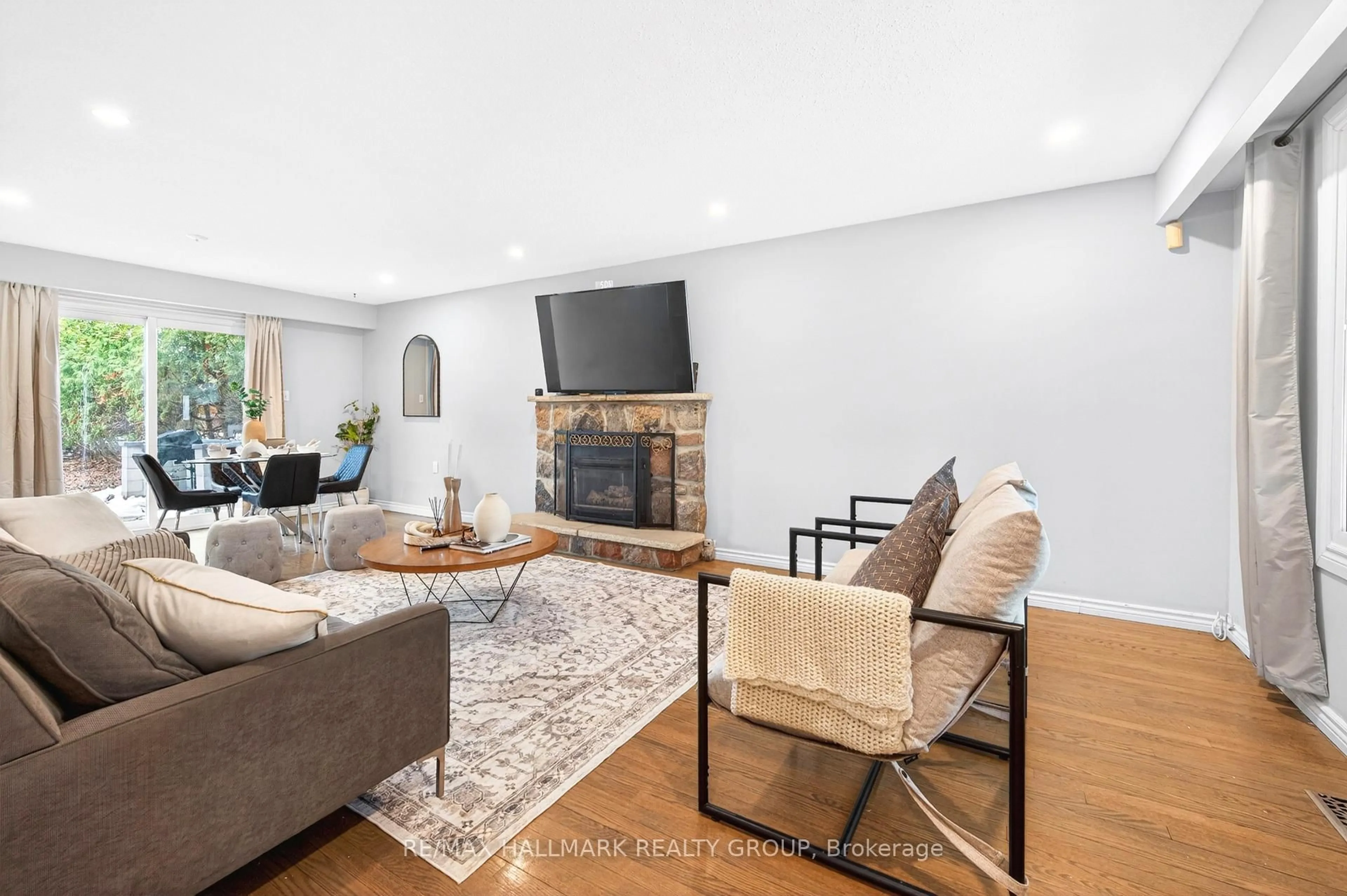 Living room with furniture, unknown for 1930 Southampton Crt, Ottawa Ontario K2C 0W4