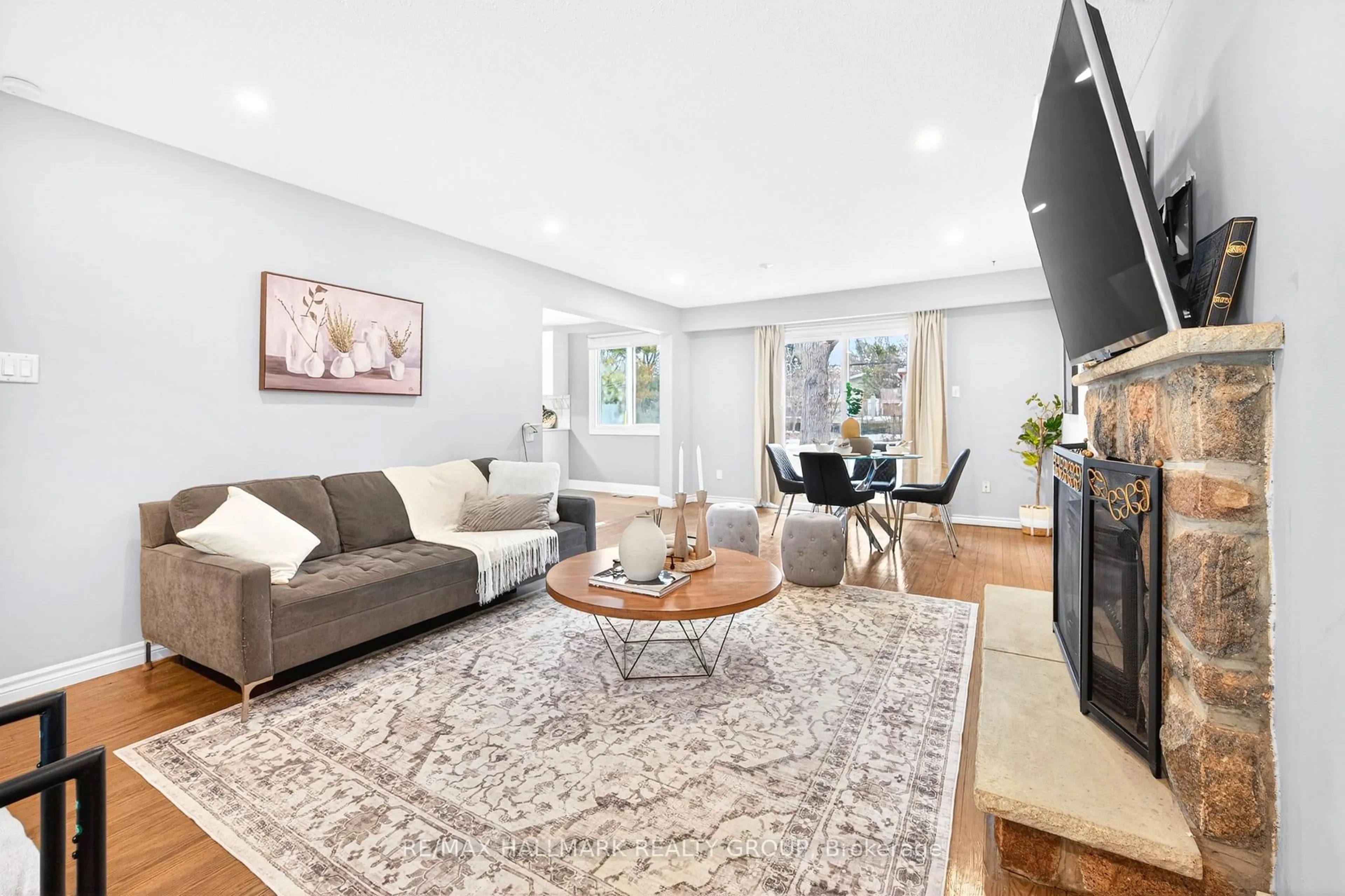 Living room with furniture, unknown for 1930 Southampton Crt, Ottawa Ontario K2C 0W4