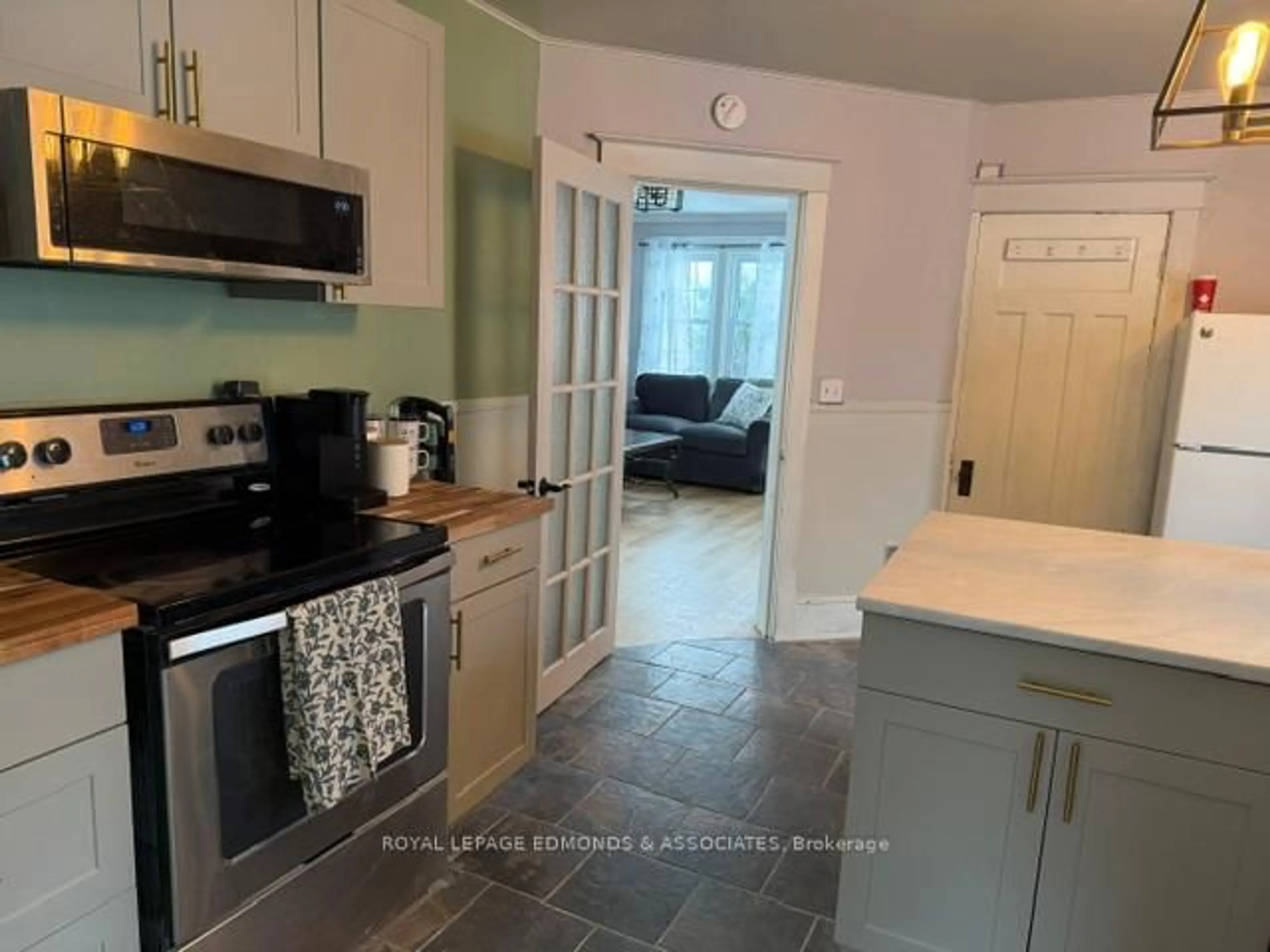 Open concept kitchen, ceramic/tile floor for 1028 Pembroke St, Pembroke Ontario K8A 6Z2