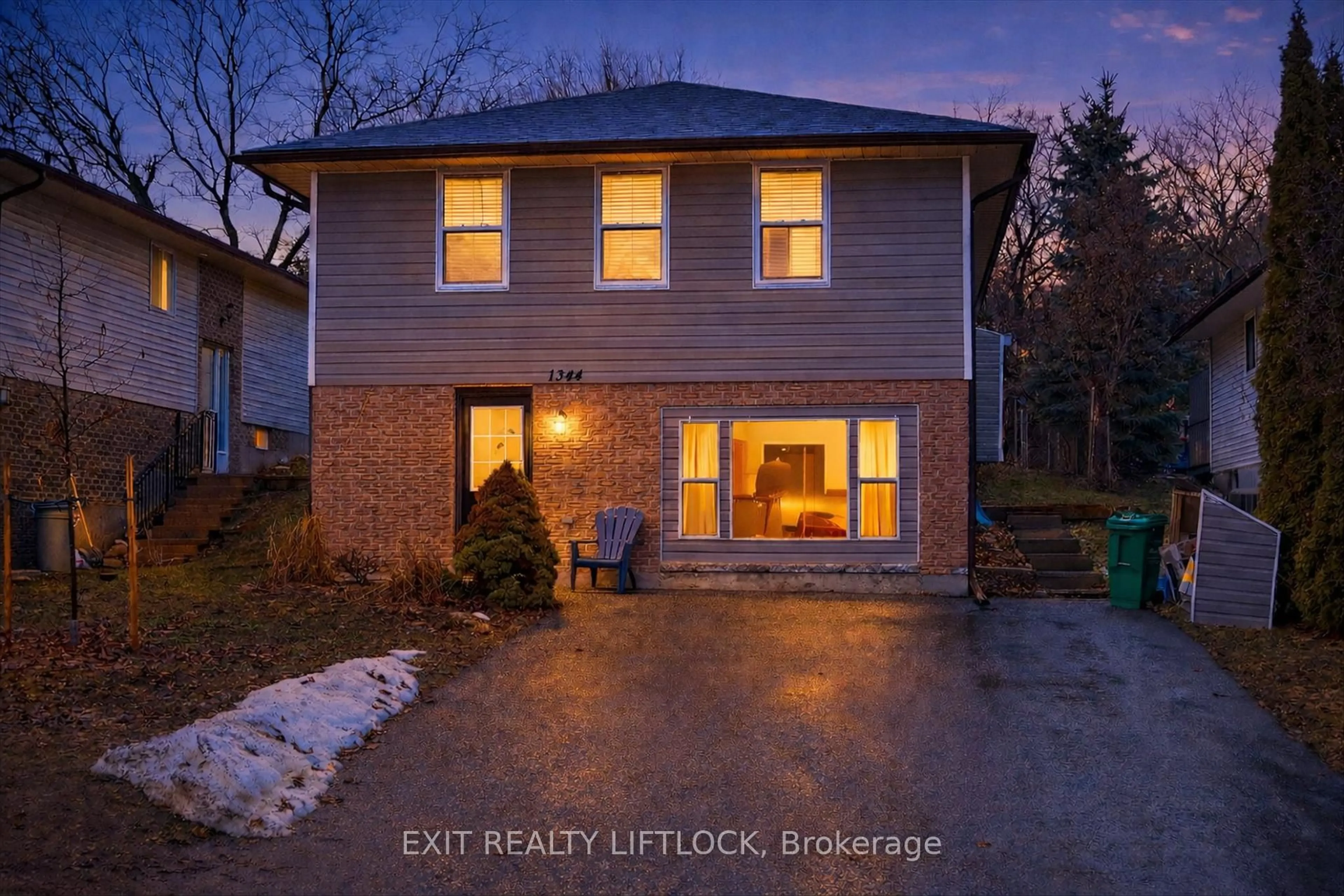 Home with brick exterior material, unknown for 1344 Tudor Cres, Peterborough Ontario K9L 1X1