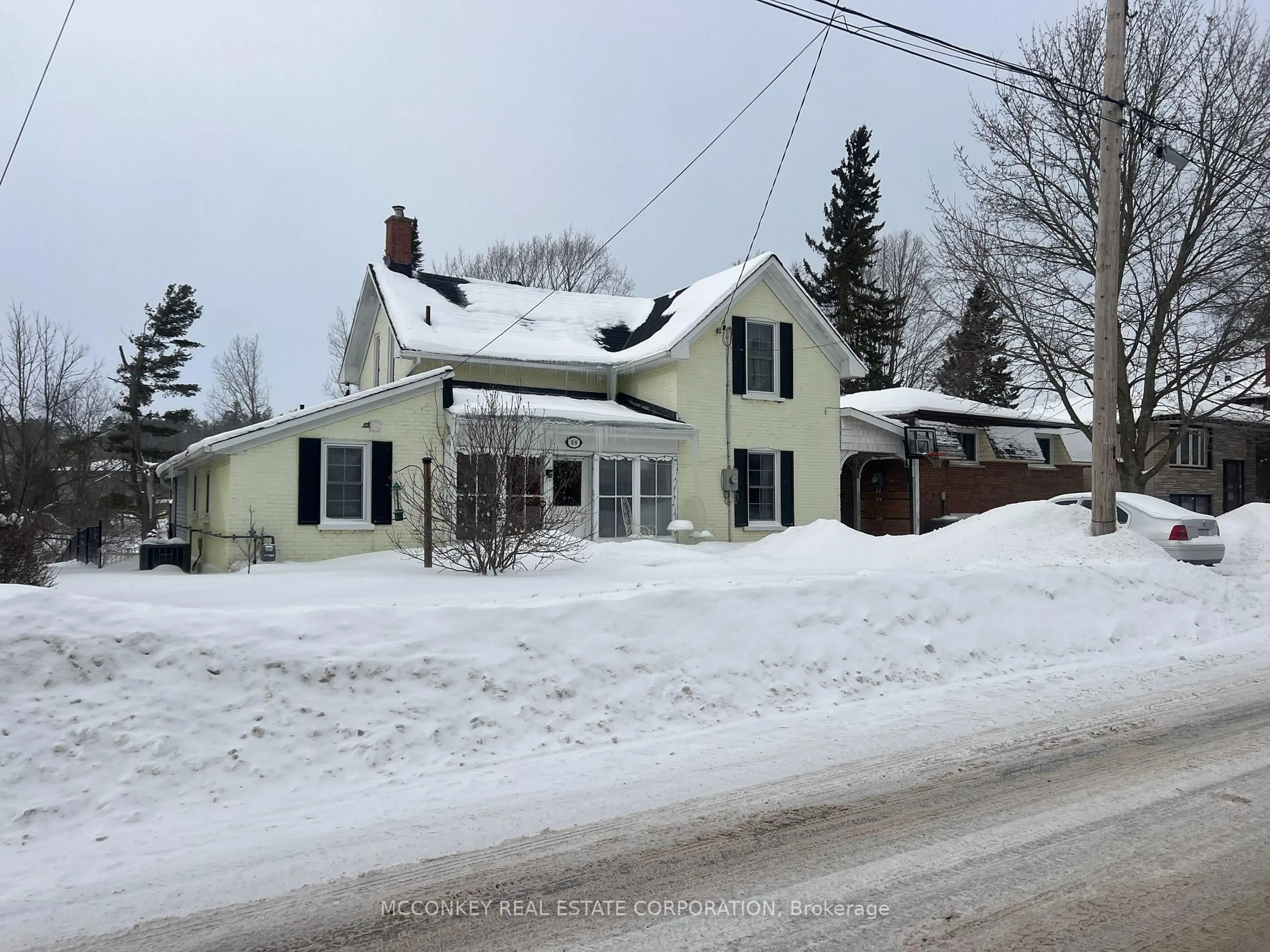 A pic from outside/outdoor area/front of a property/back of a property/a pic from drone, street for 28 QUEEN St, Asphodel-Norwood Ontario K0L 2V0