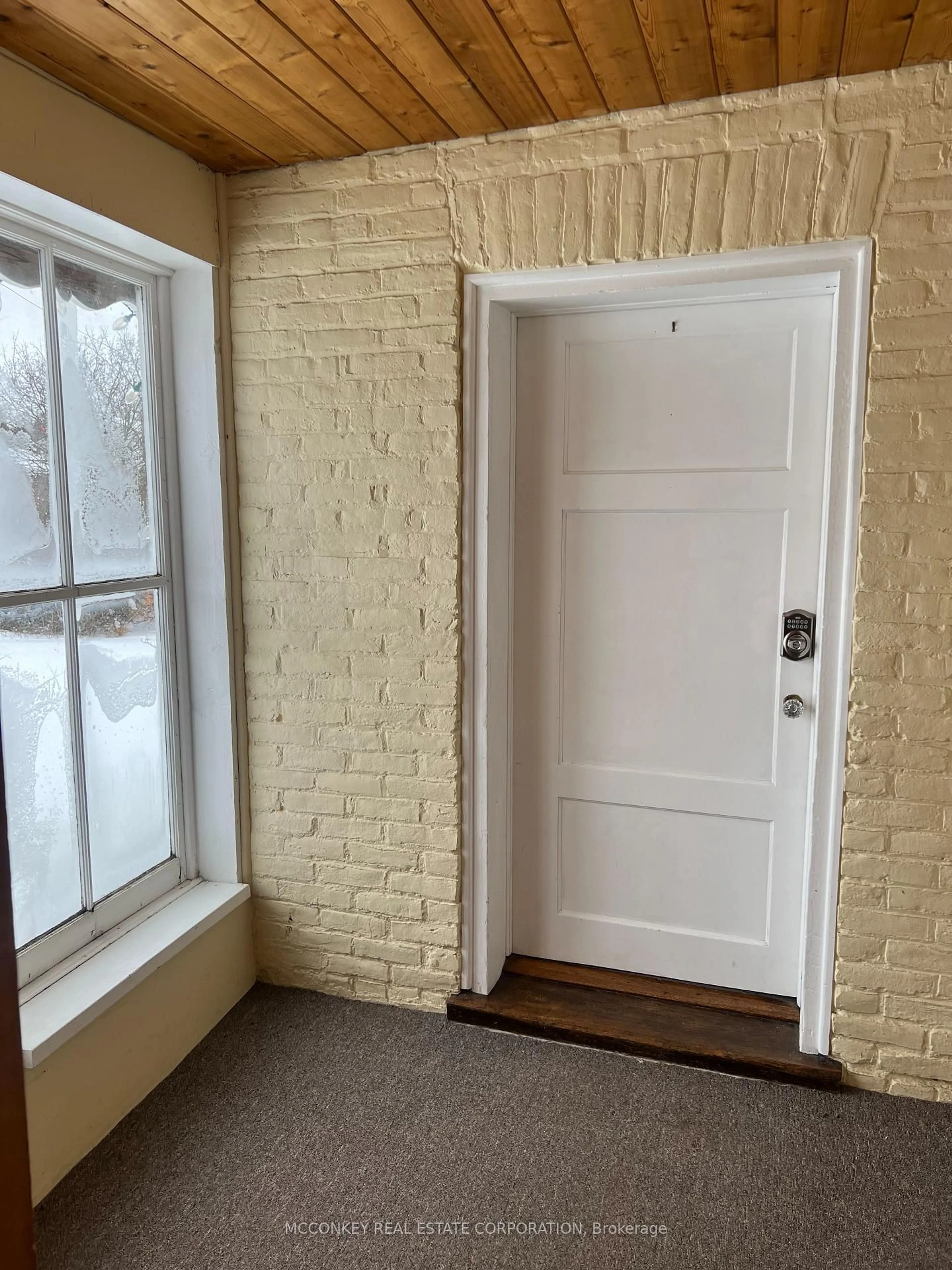 Indoor entryway for 28 QUEEN St, Asphodel-Norwood Ontario K0L 2V0