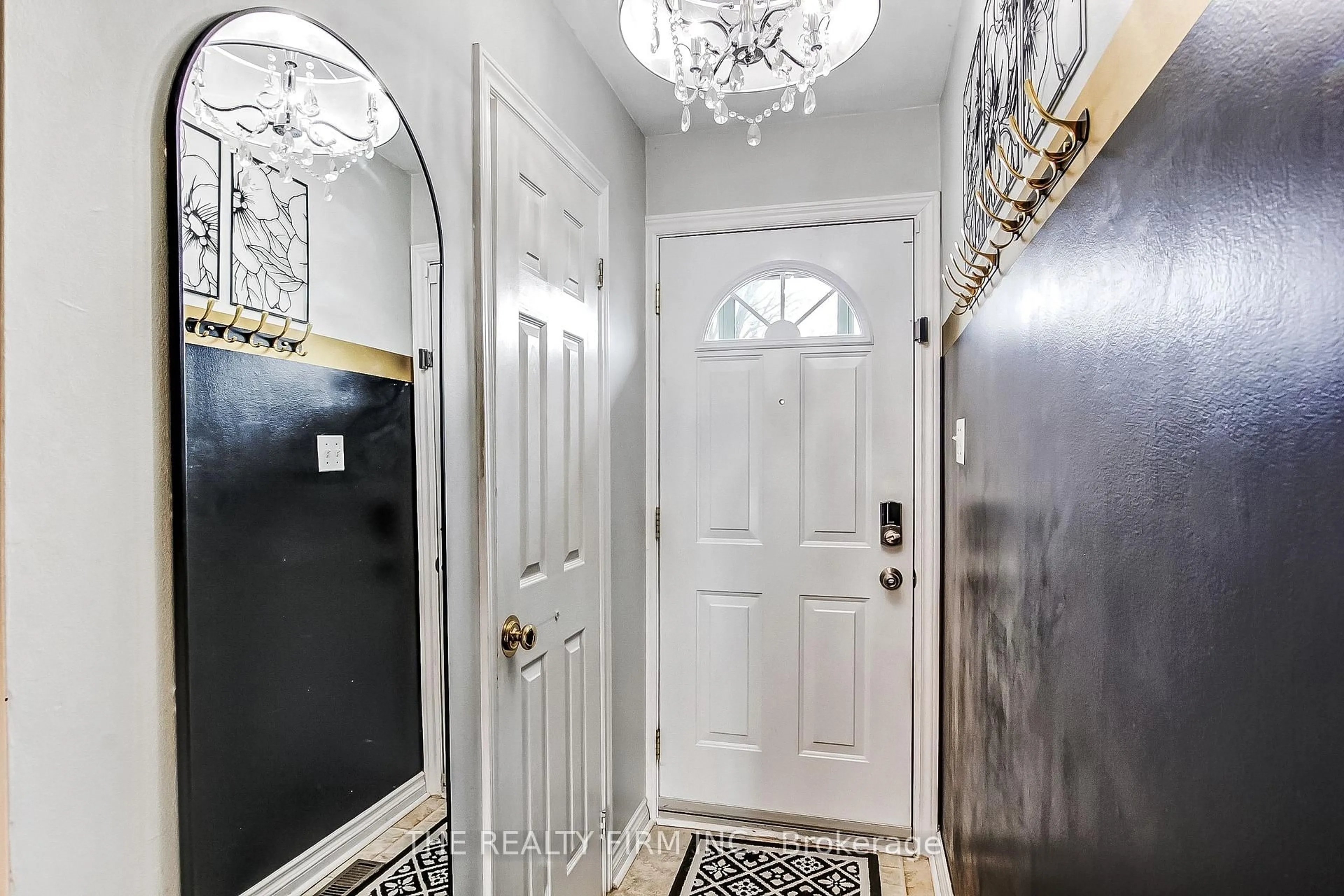 Indoor entryway for 775 Osgoode Dr #48, London South Ontario N6E 1C2