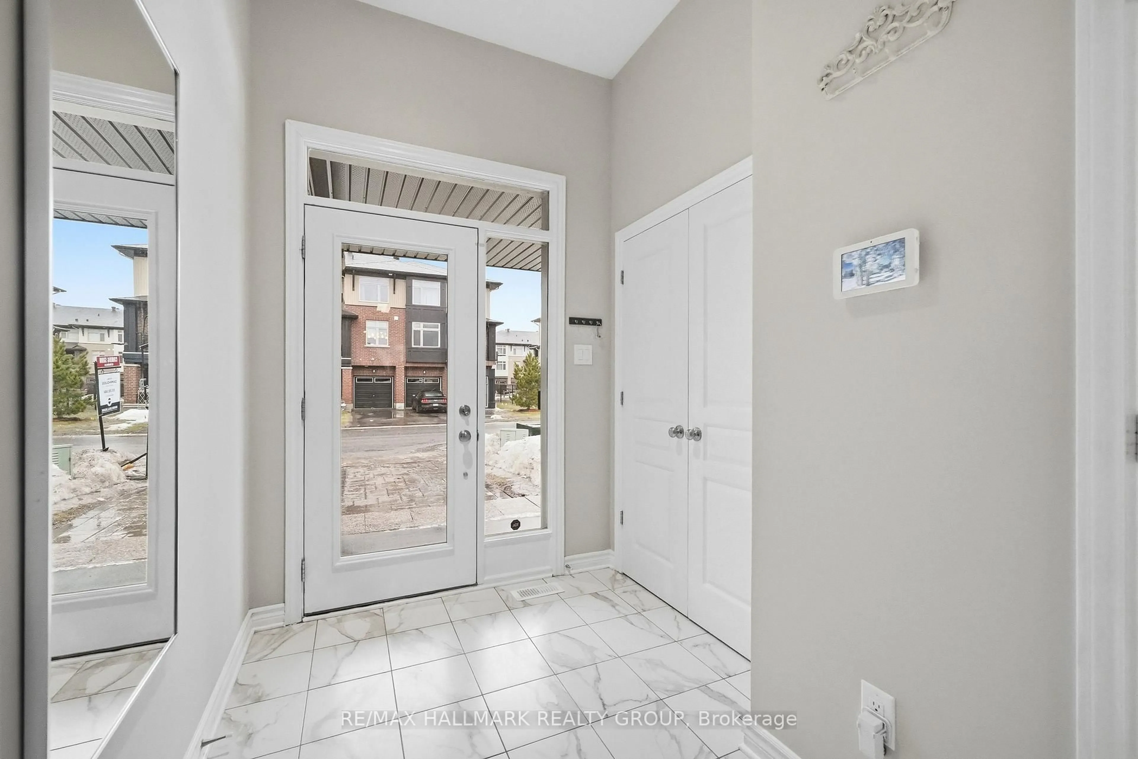 Indoor entryway for 137 Wild Calla Way, Ottawa Ontario K1W 0K4