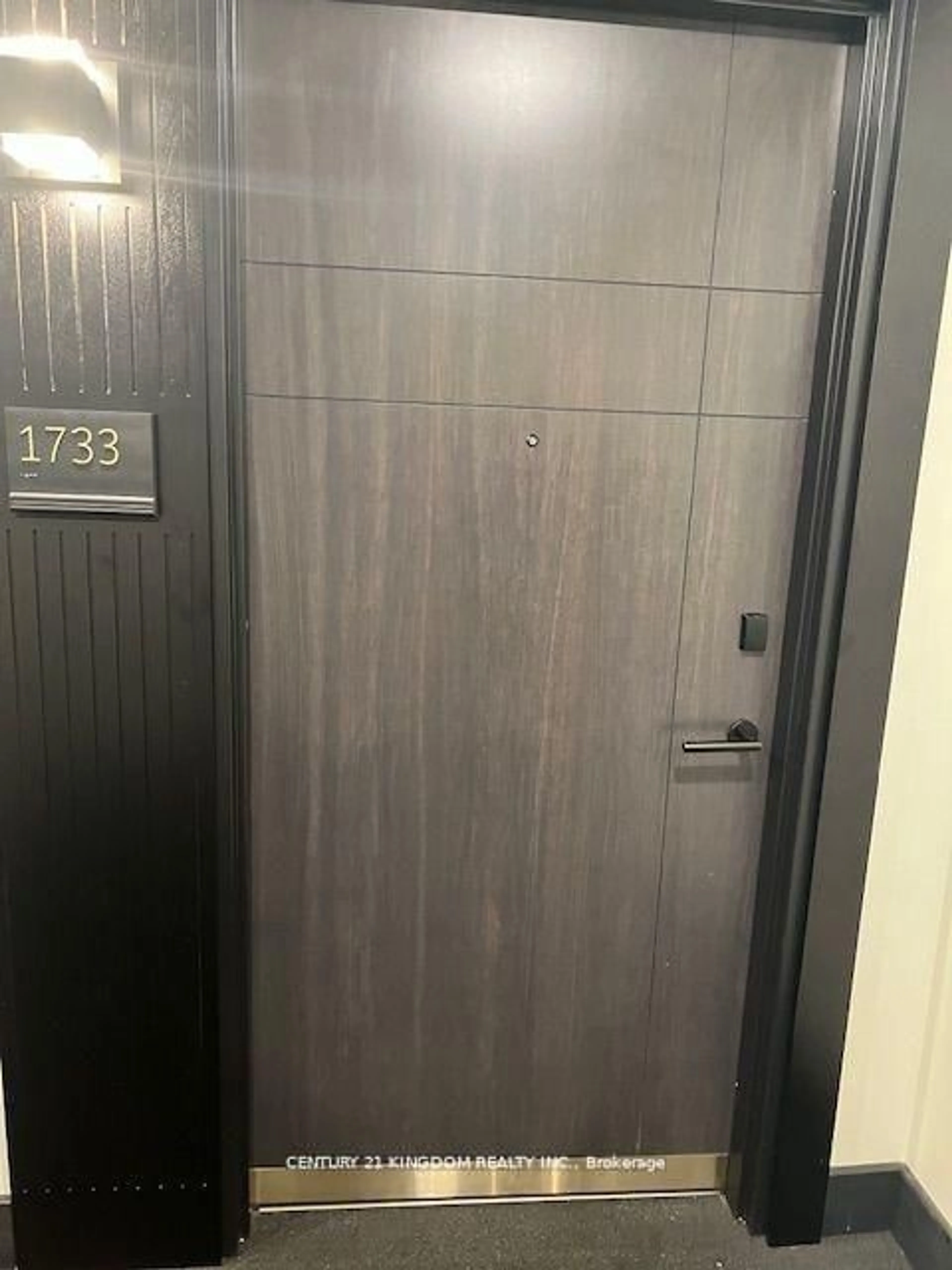 Indoor foyer for 145 Columbia St #1733, Waterloo Ontario L7S 1G4